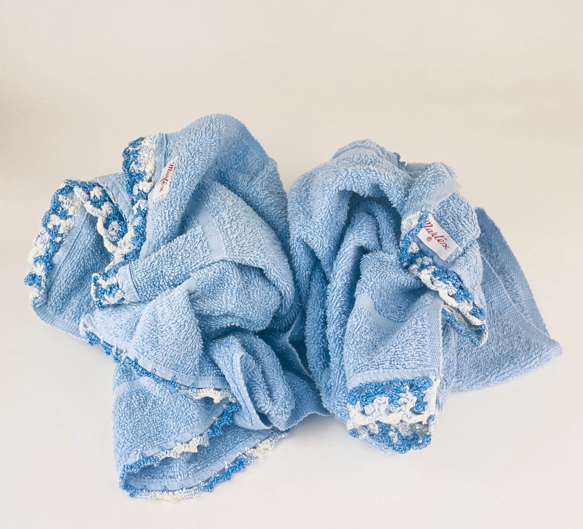 Product image for 'vintage martex light blue cotton hand bath towel set crochet trim usa made set of 3' (view b56bb6)