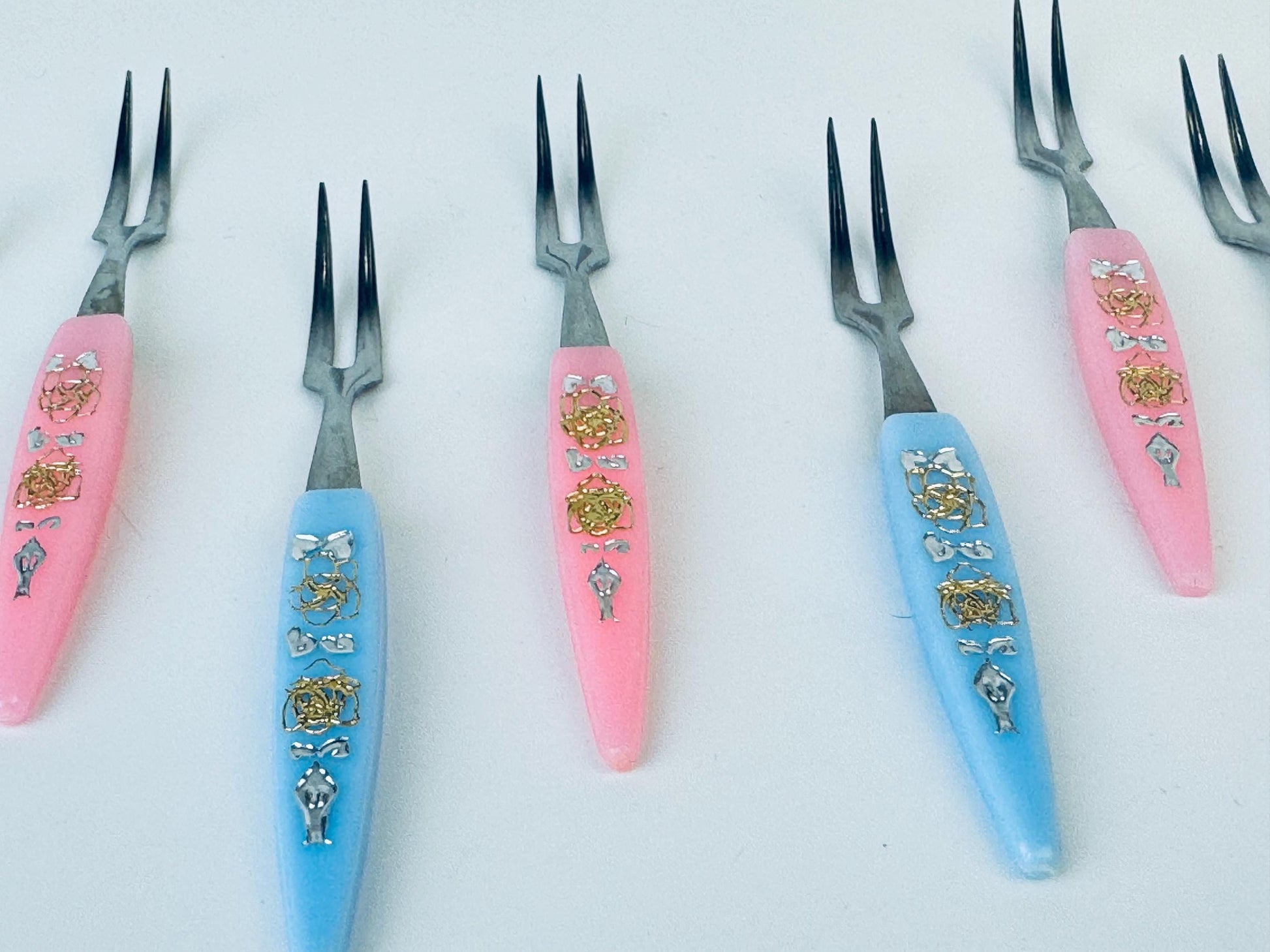 Product image for 'vintage mcm pink blue beige plastic stainless steel metal appetiser cocktail utensil picks set of six 6 made in japan' (view 177f2e)