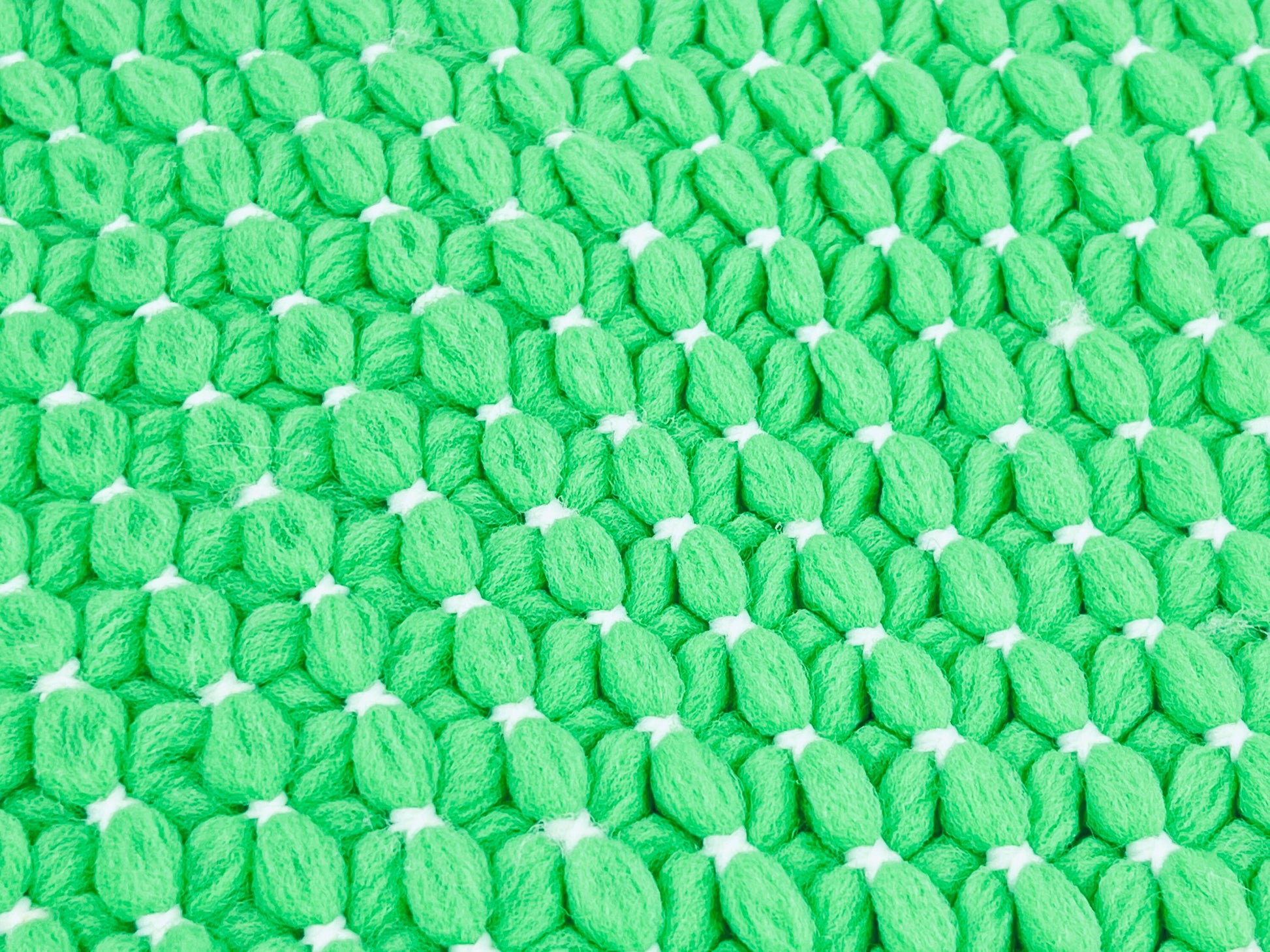 Product image for 'vintage green woven fringe table runner 11 x 30' (view 35aec9)