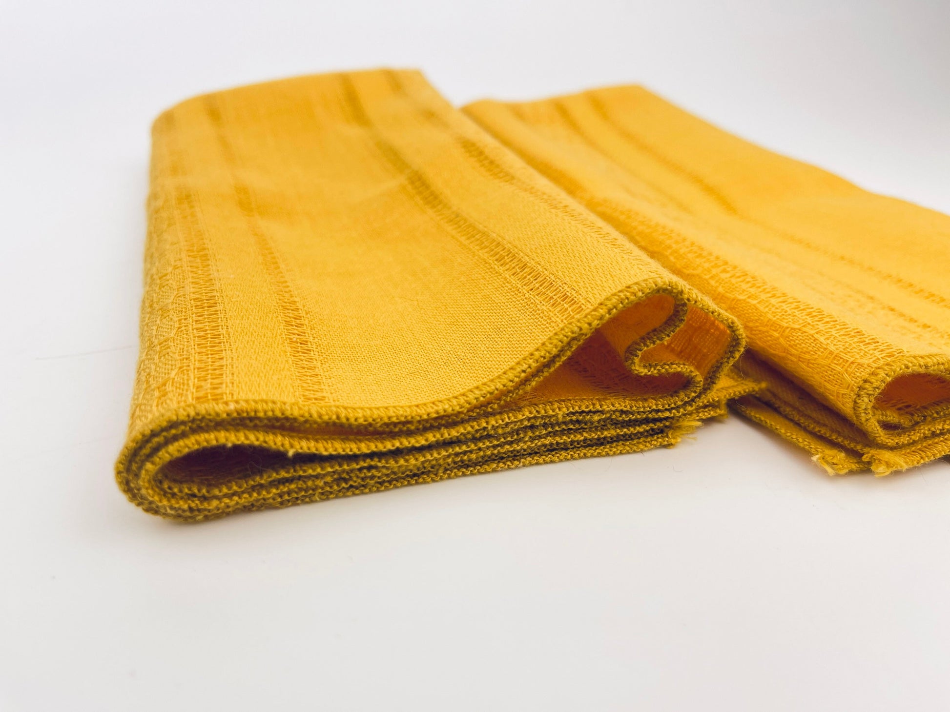 Product image for 'vintage golden yellow square placemats set of two 2' (view 387f1b)