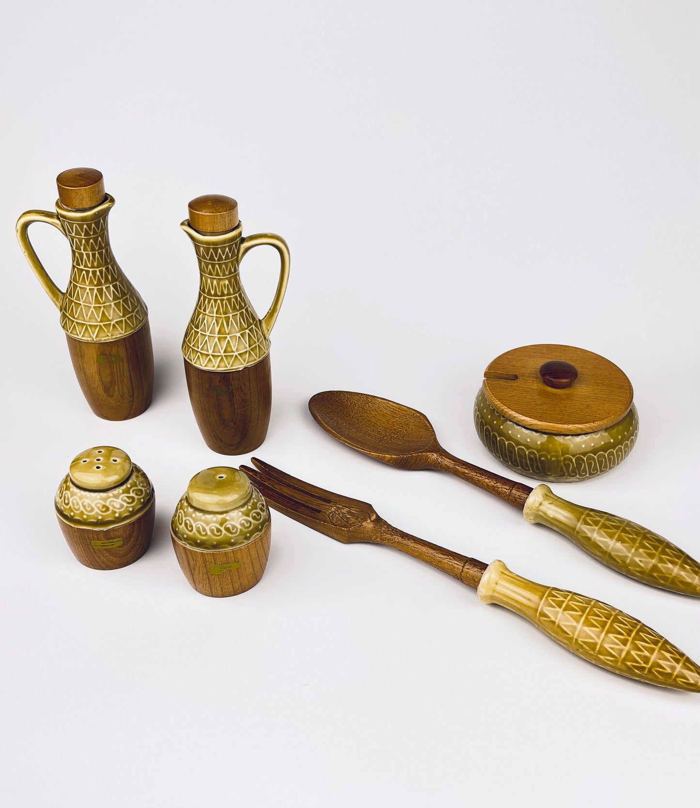 Product image for 'vintage continental condiment table set oil vinegar salt pepper dip fork spoon utensils' (view 67951a)