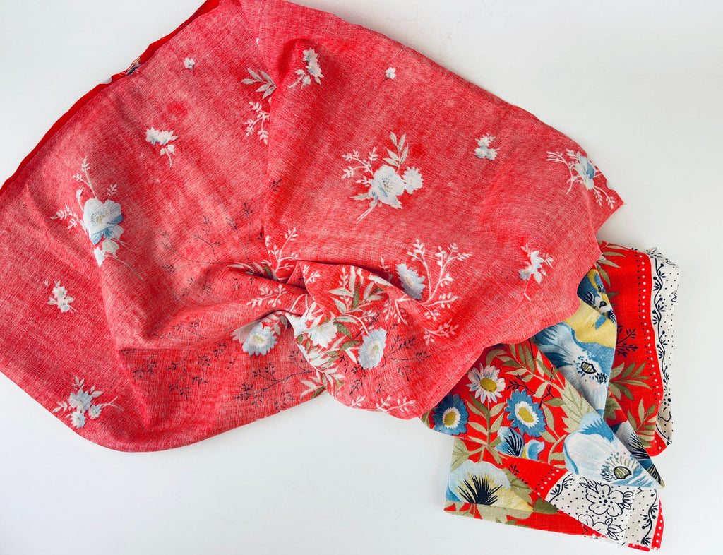 Product image for 'vintage red floral cotton fabric 37 x 51' (view 890b42)