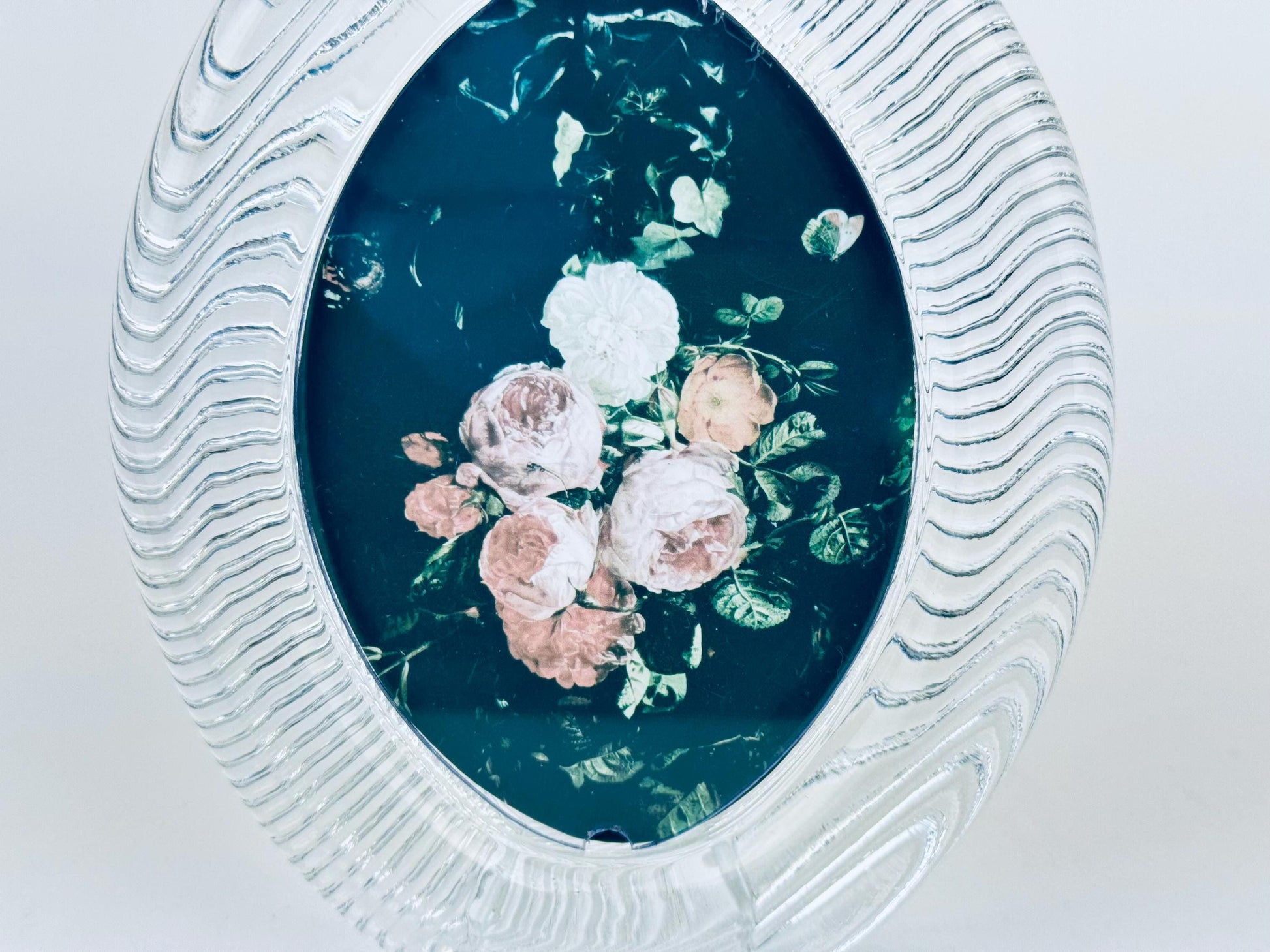 Product image for 'vintage oval heavy glass tabletop picture frame 3 x 4 25 made in japan by mikasa' (view 481b5a)