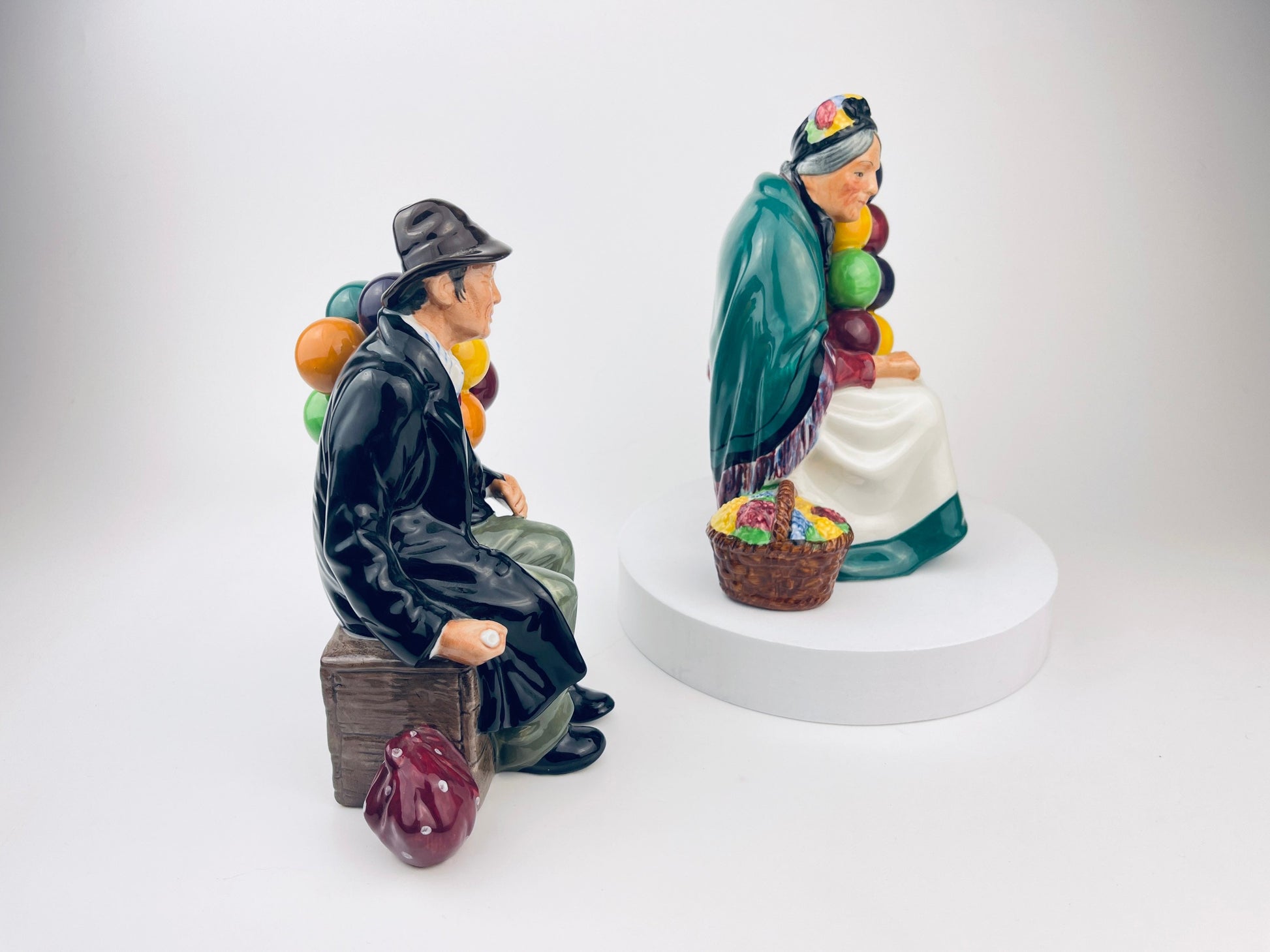 Product image for 'vintage royal doulton old balloon seller old balloon man figurines made in england sold separately' (view 36462d)