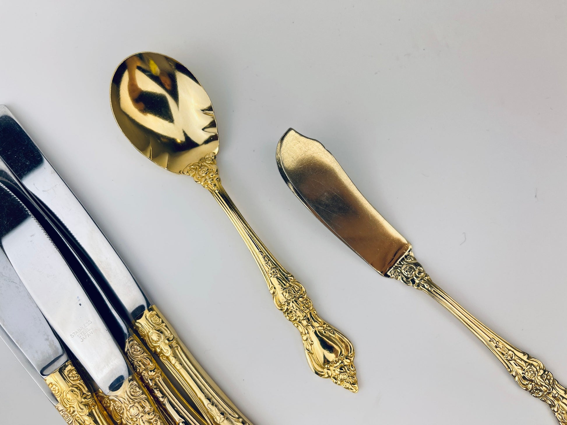 Product image for 'vintage ornate gold plated northcraft royal sealy flatware silverware made in japan stainless steel pieces sold separately' (view 5b12e0)
