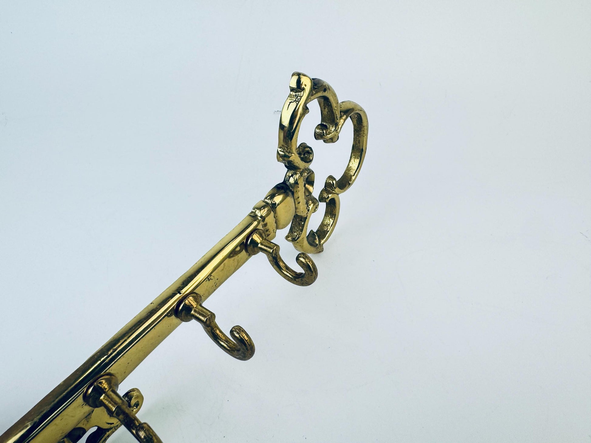 Product image for 'vintage brass skeleton key wall hook with four hooks' (view ed4412)