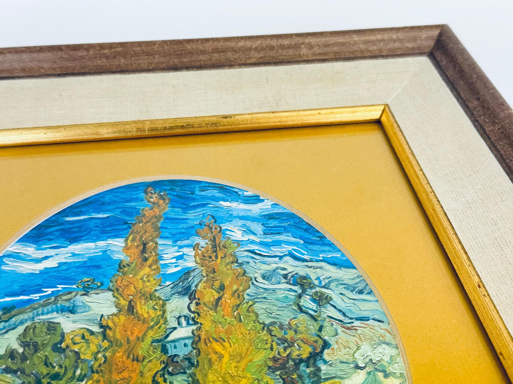 Product image for 'vintage solid wood gold trim picture frame 5 x 7 oval mat made in finland' (view 337937)