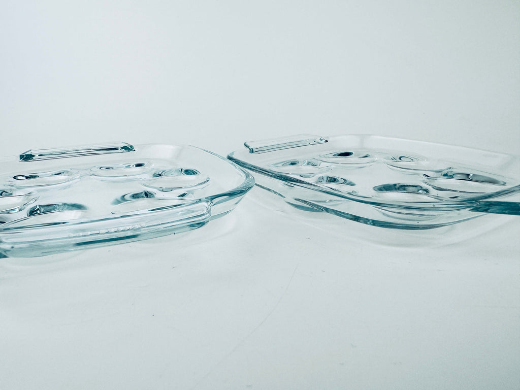 Product image for 'vintage pyrex clear glass escargot snail devilled egg plates 473 set of two 2 made in france' (view a6e1e0)