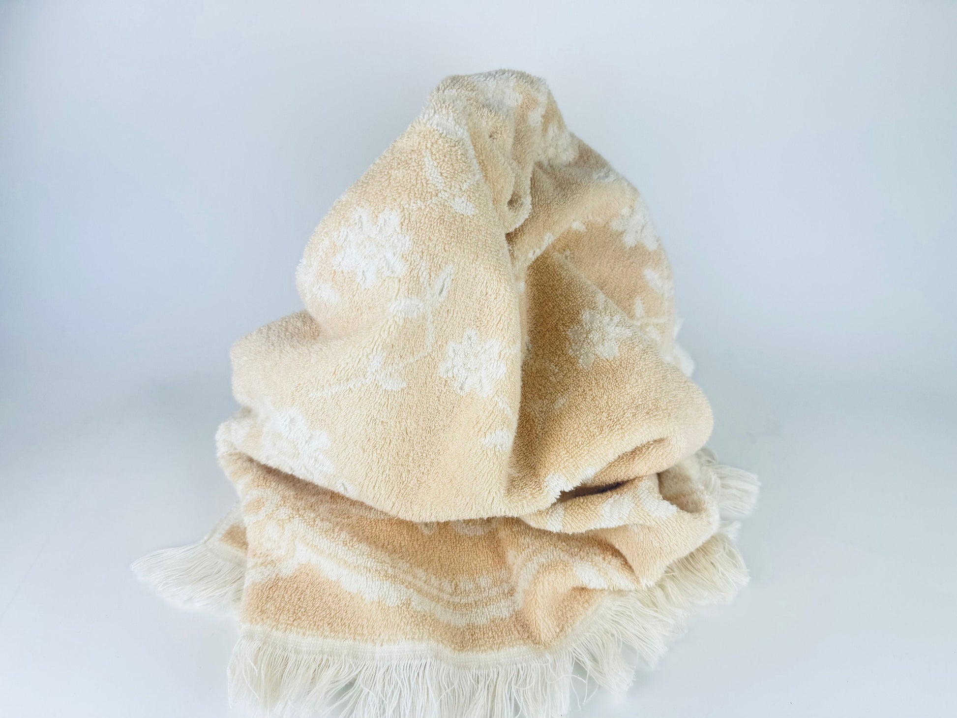 Product image for 'vintage royal family cannon rectangular beige white floral fringe bath towel made in usa cotton polyester blend sold separately' (view 6fd48c)