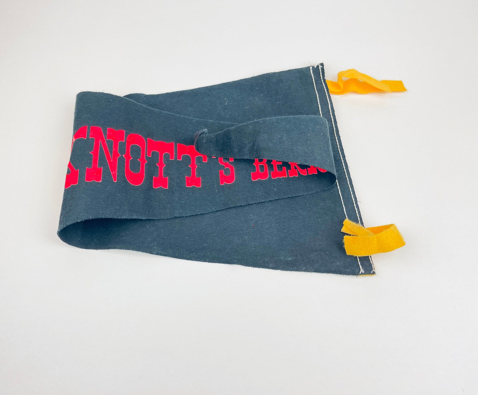 Product image for 'vintage knotts berry farm tapered pennant wall hanging' (view b5c356)