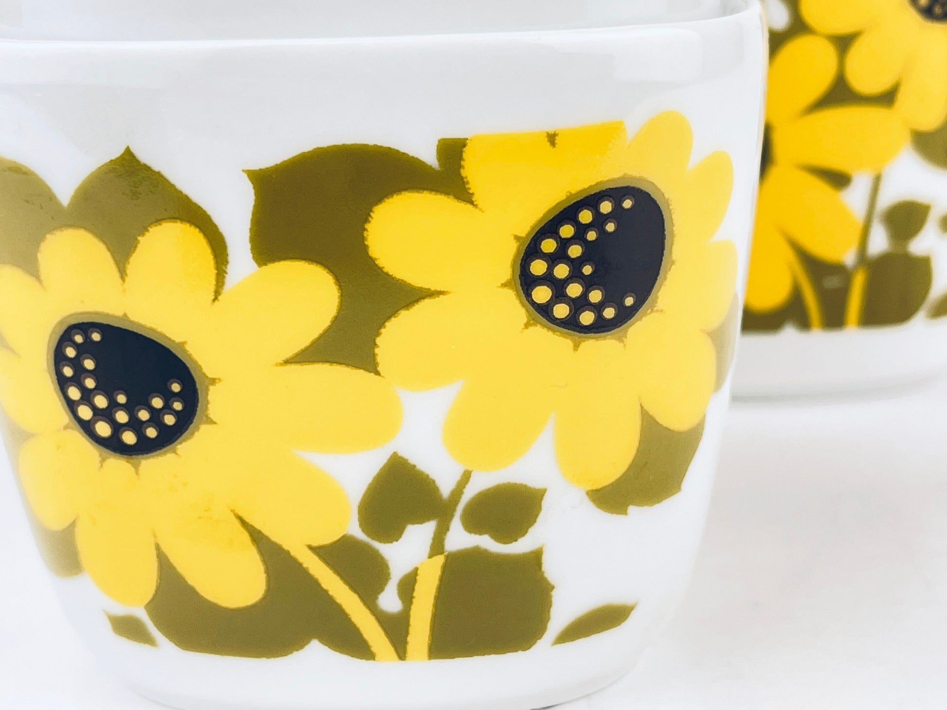 Product image for 'vintage yellow daisy tea set schirnding bavaria tea kettle cream sugar tea cups' (view 82f6ac)