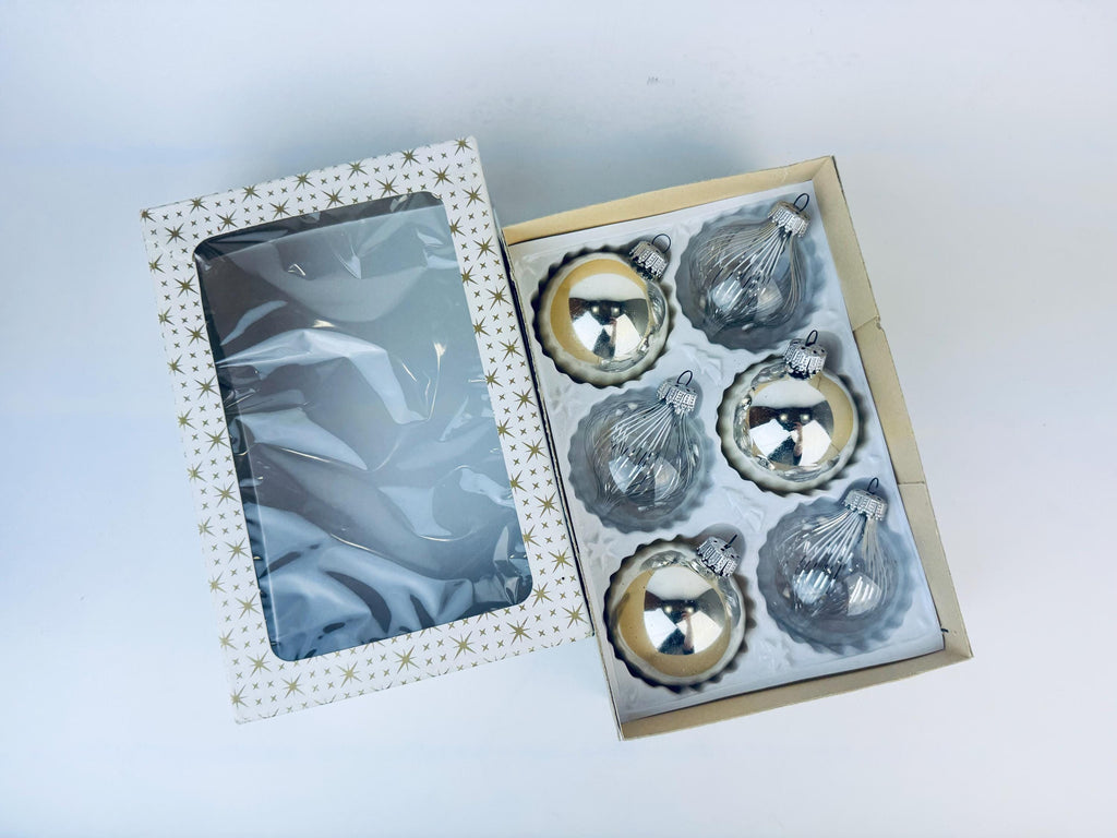 Product image for 'vintage silver clear silver tinsel glass christmas tree ornaments set of six 6 made in west germany' (view 1e0ee6)