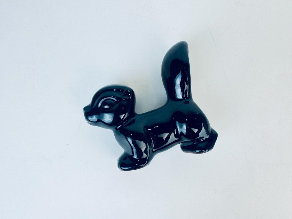 Product image for 'vintage kitsch black skunk red clay figurine made in japan' (view 6ab17f)