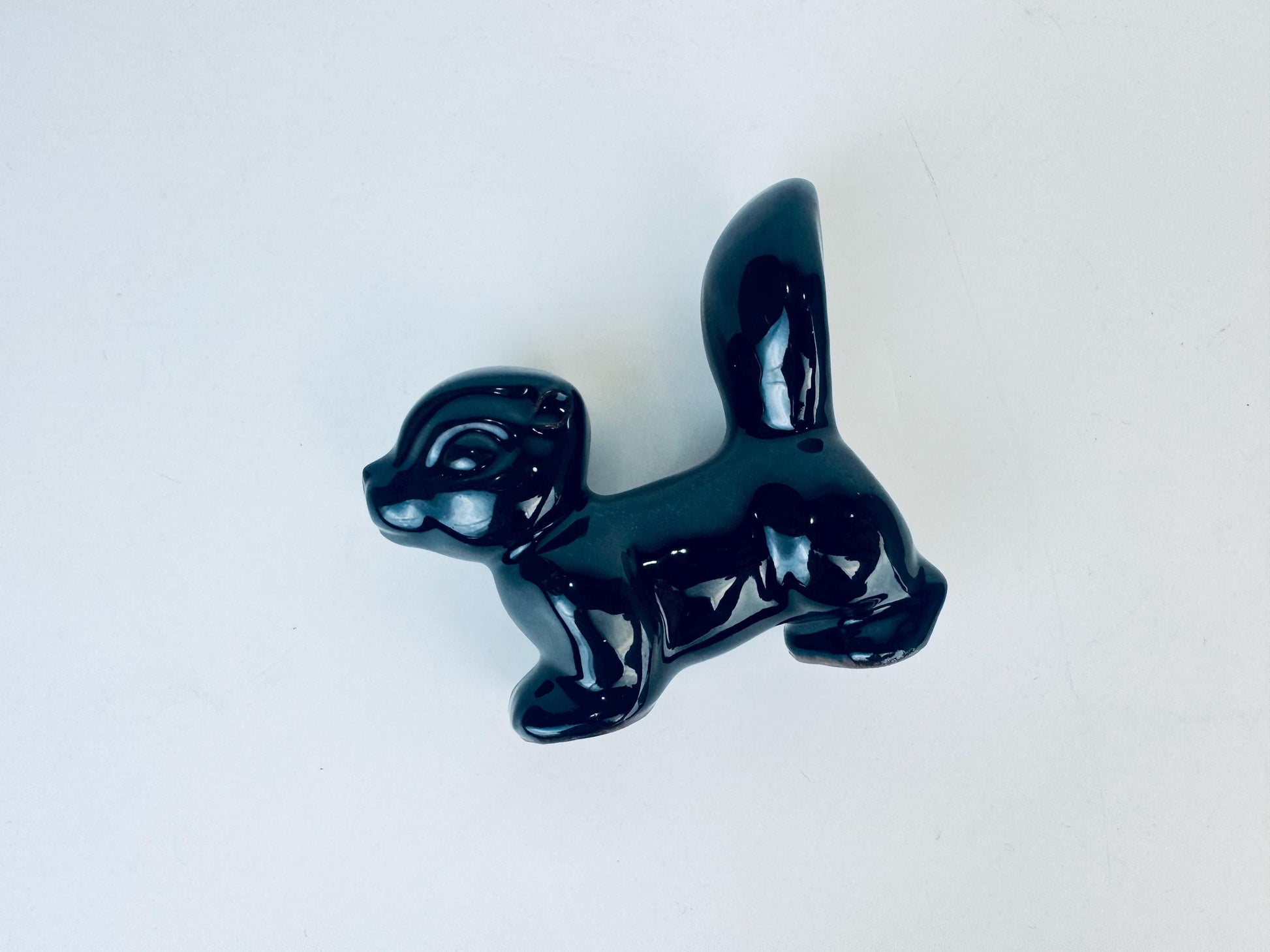 Product image for 'vintage kitsch black skunk red clay figurine made in japan' (view 6ab17f)