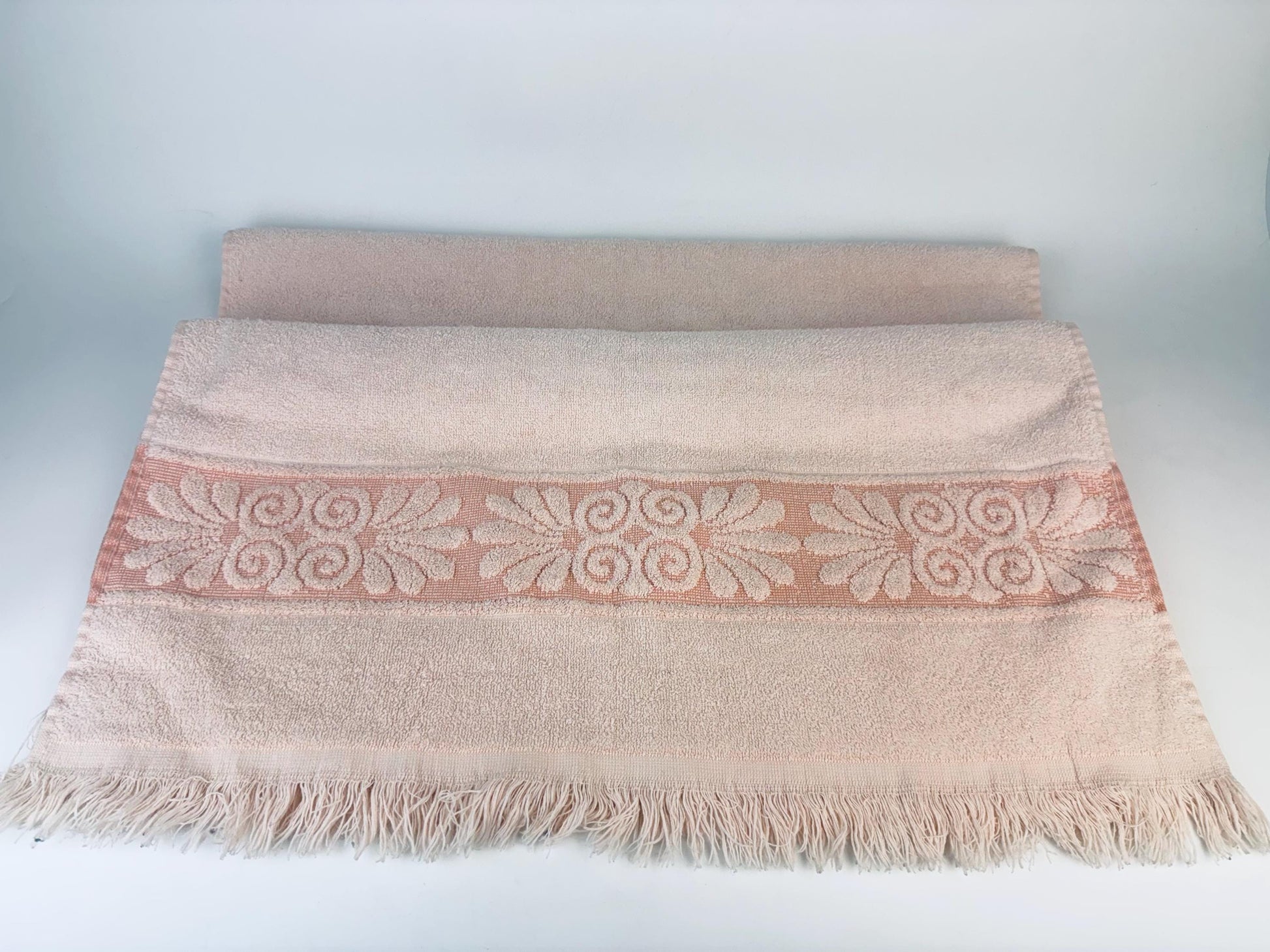 Product image for 'vintage cannon santa cruz dusty rose fringe bath towel made in usa cotton polyester blend' (view 74ba3e)