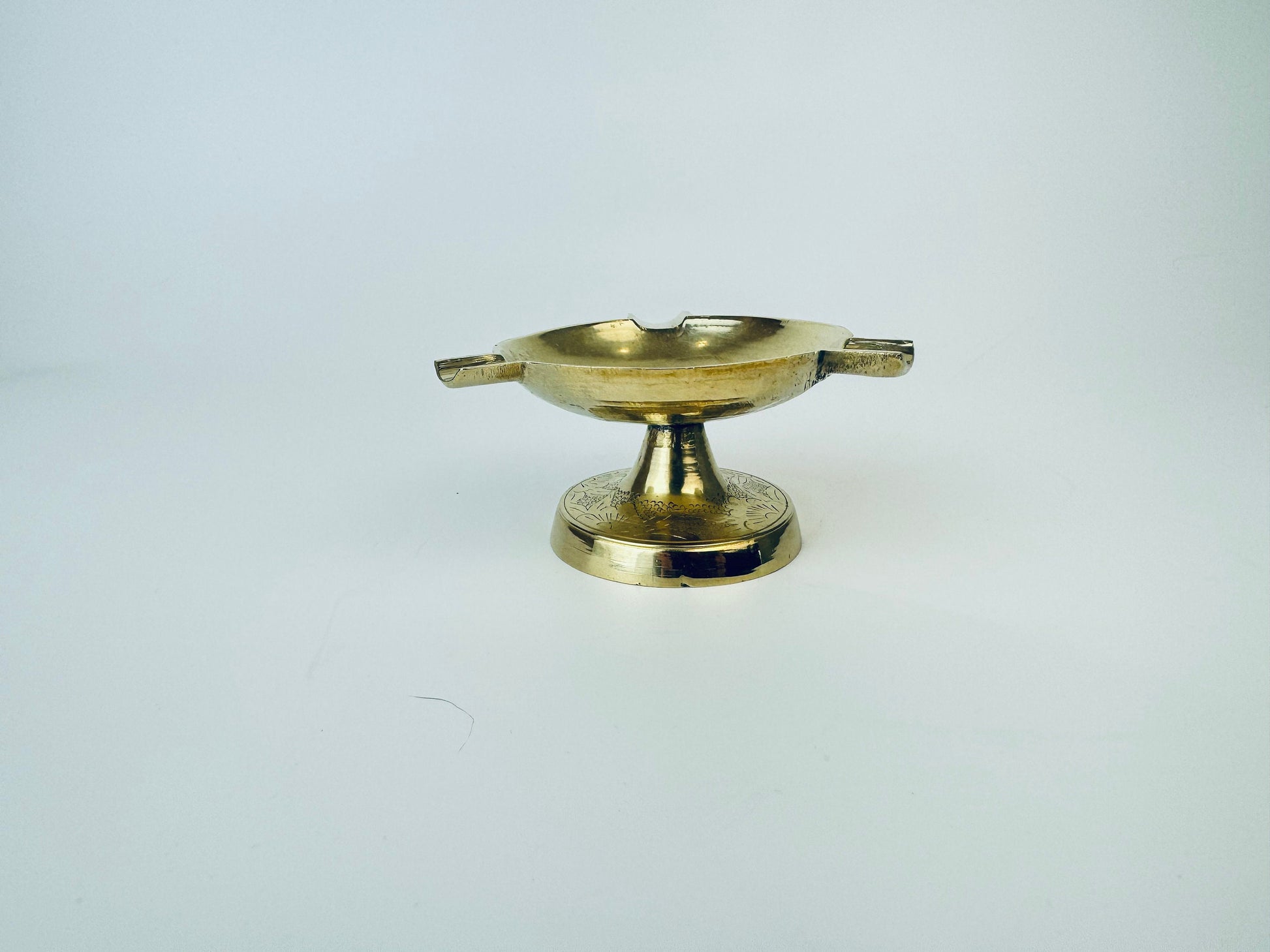 Product image for 'vintage etched brass pedestal ashtray attractive aged metal patina' (view 32f814)