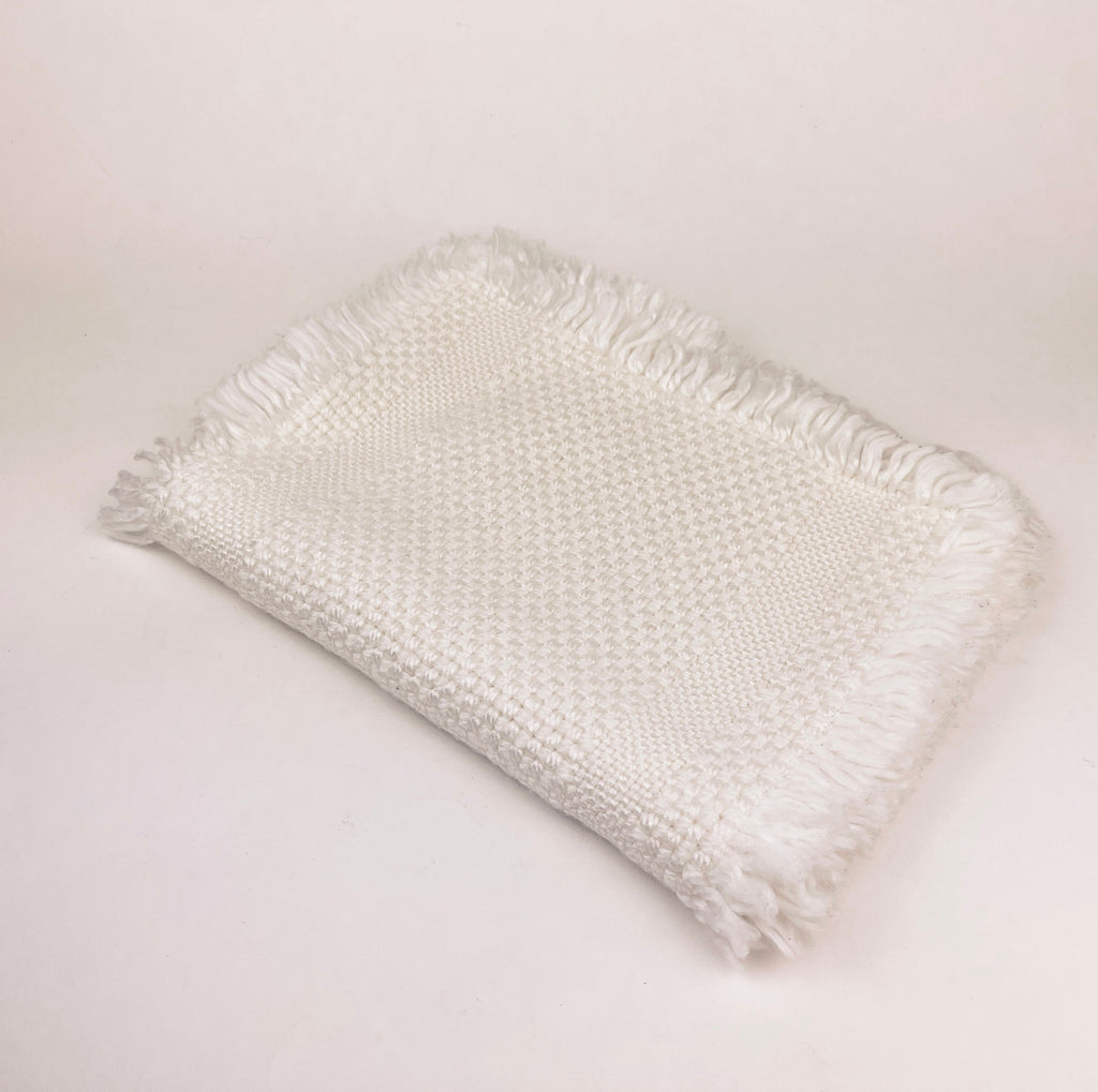 Product image for 'vintage white fringe style place mats set of two 2' (view fcedb9)