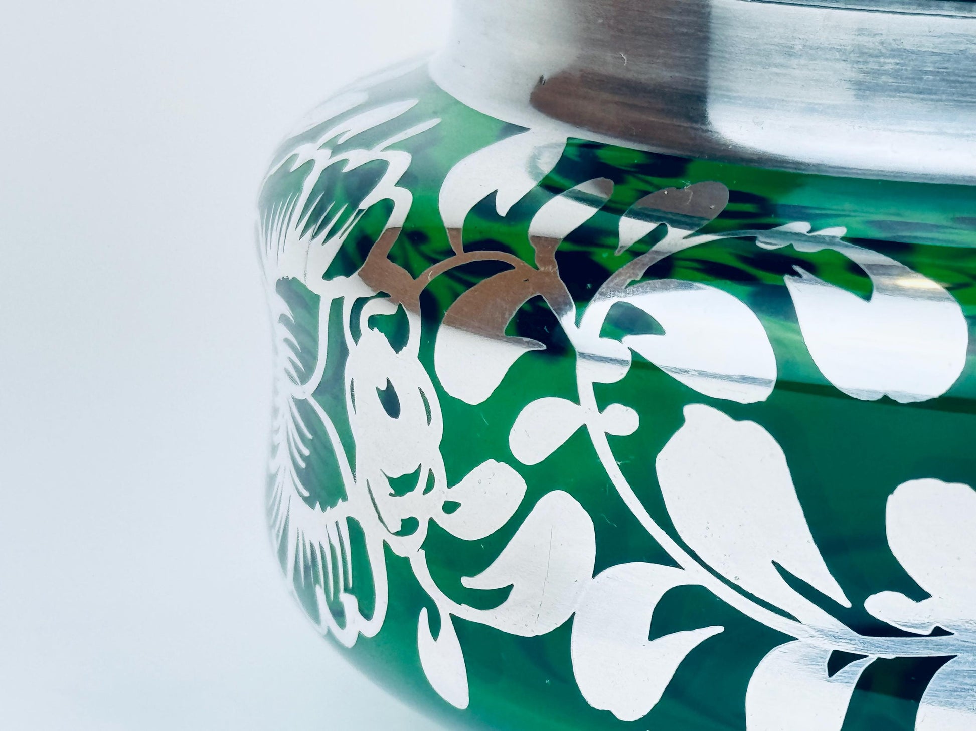 Product image for 'vintage dark forest green lidded glass vanity dresser jar silver floral leaf overlay pattern' (view 4c867e)