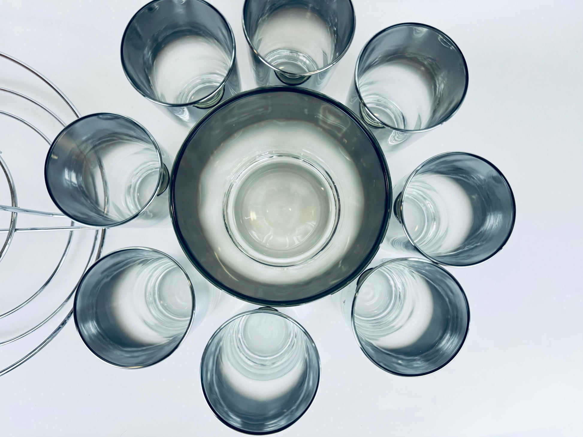 Product image for 'vintage dorothy thorpe silver fade barware set 8 glasses ice bucket chrome caddy' (view 8f1b60)