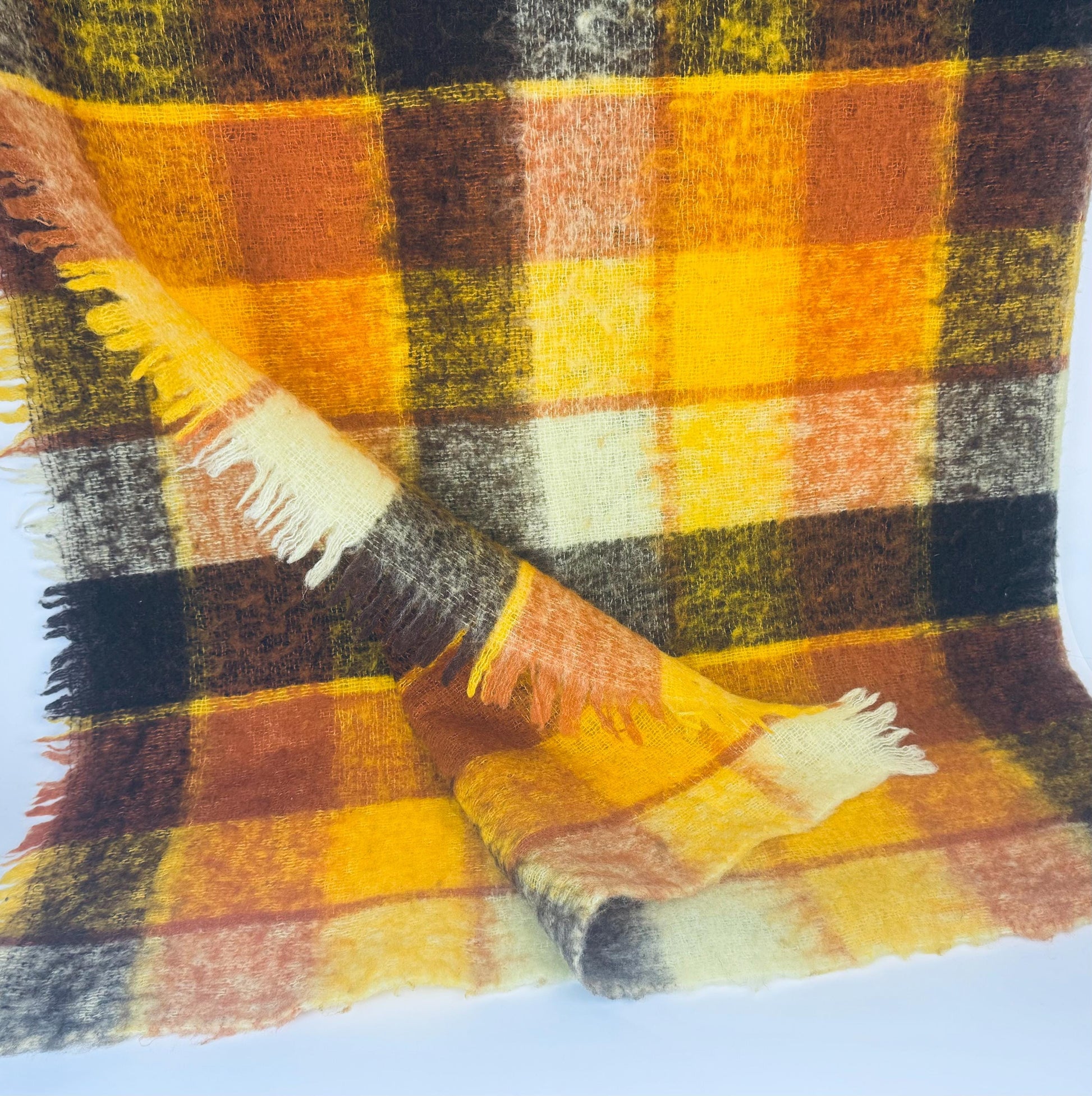 Product image for 'vintage sears plaid fringe blanket throw made in italy' (view 6bfb59)