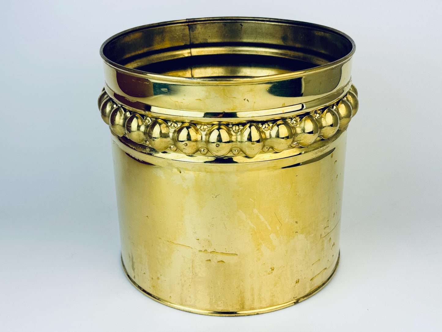 Product image for 'vintage 8 brass circular indoor planter hobnail rim attractive aged patina made in england' (view 5fb025)