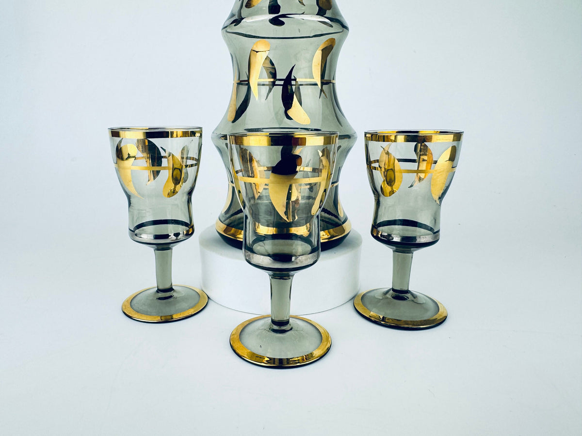 Product image for 'vintage mid century black gold curvy glass barware set decanter glasses bohemia crystal made in czechoslovakia barware gift' (view 045689)