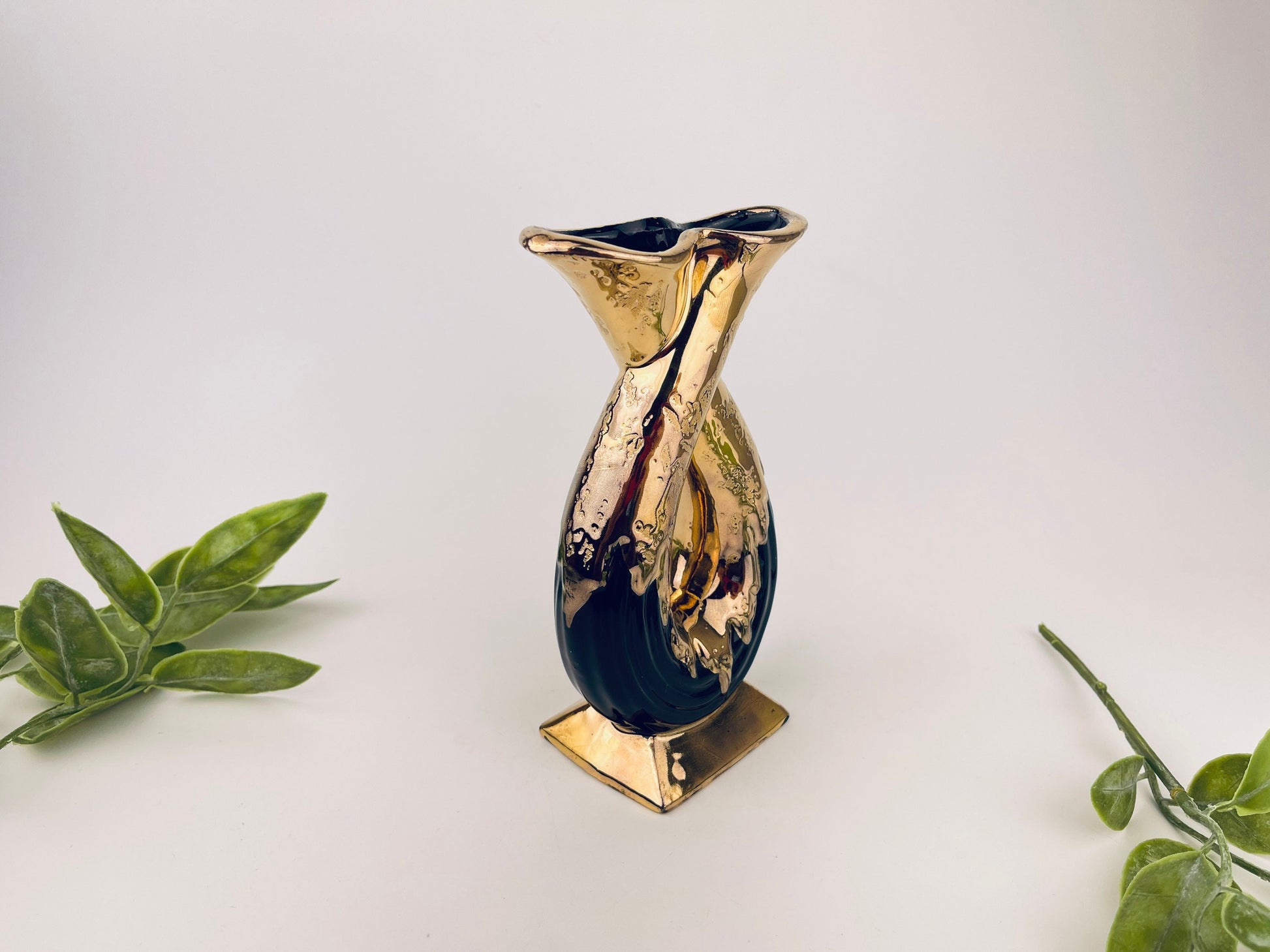 Product image for 'vintage savoy weeping 24 kt gold lovers twist dual bud vase made in usa' (view 2ca1d6)