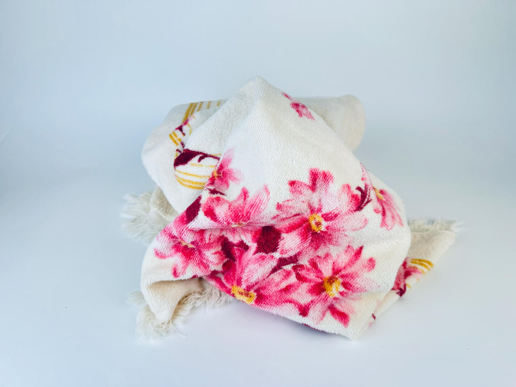 Product image for 'vintage sears pink gold floral fringe bath towel made in canada cotton polyester blend' (view 5a4bc0)
