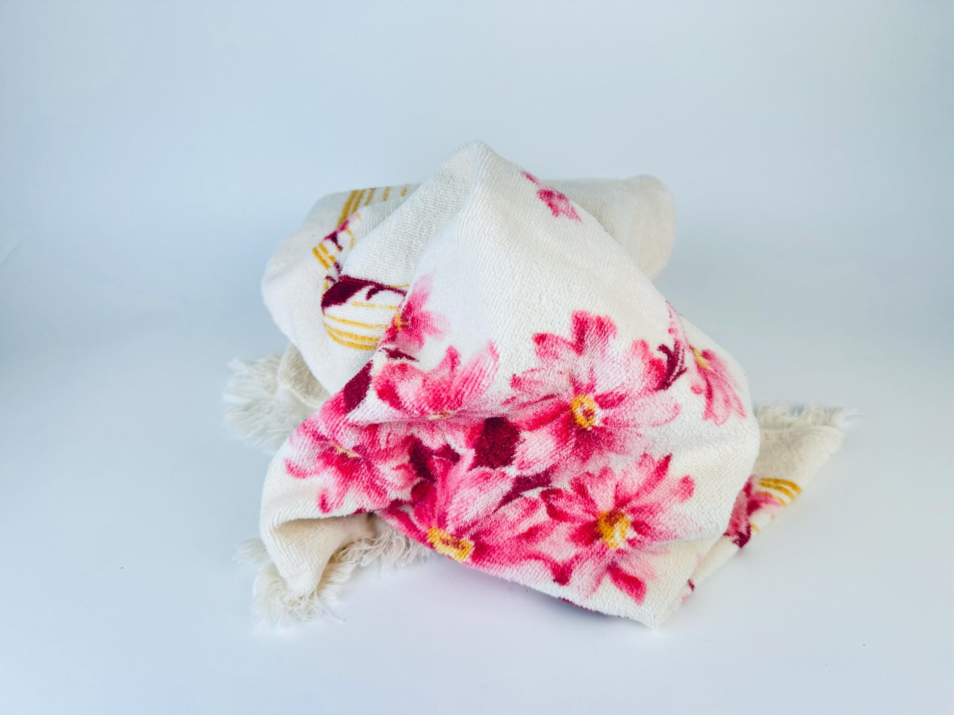 Product image for 'vintage sears pink gold floral fringe bath towel made in canada cotton polyester blend' (view 5a4bc0)