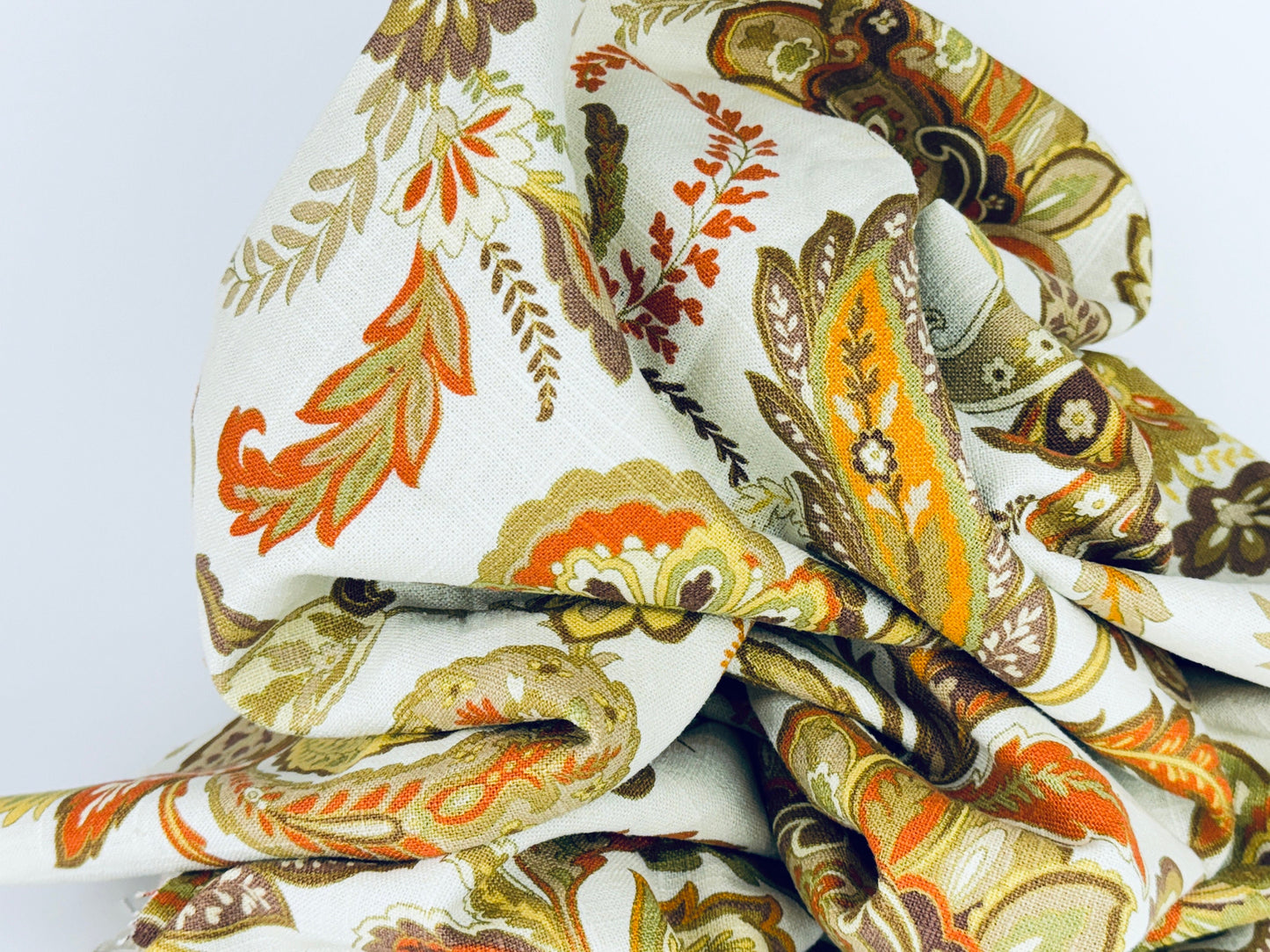 Tissu en lin à imprimé cachemire floral vintage grand format - Par Mill Creek Fabrics - 40" x 54"