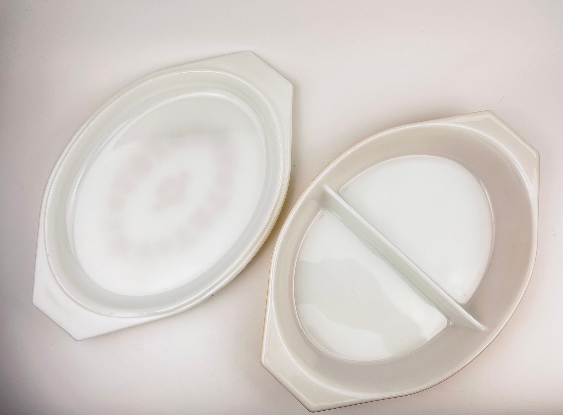 Product image for 'vintage butterfly gold pyrex divided casserole dish 1 qt' (view 012603)