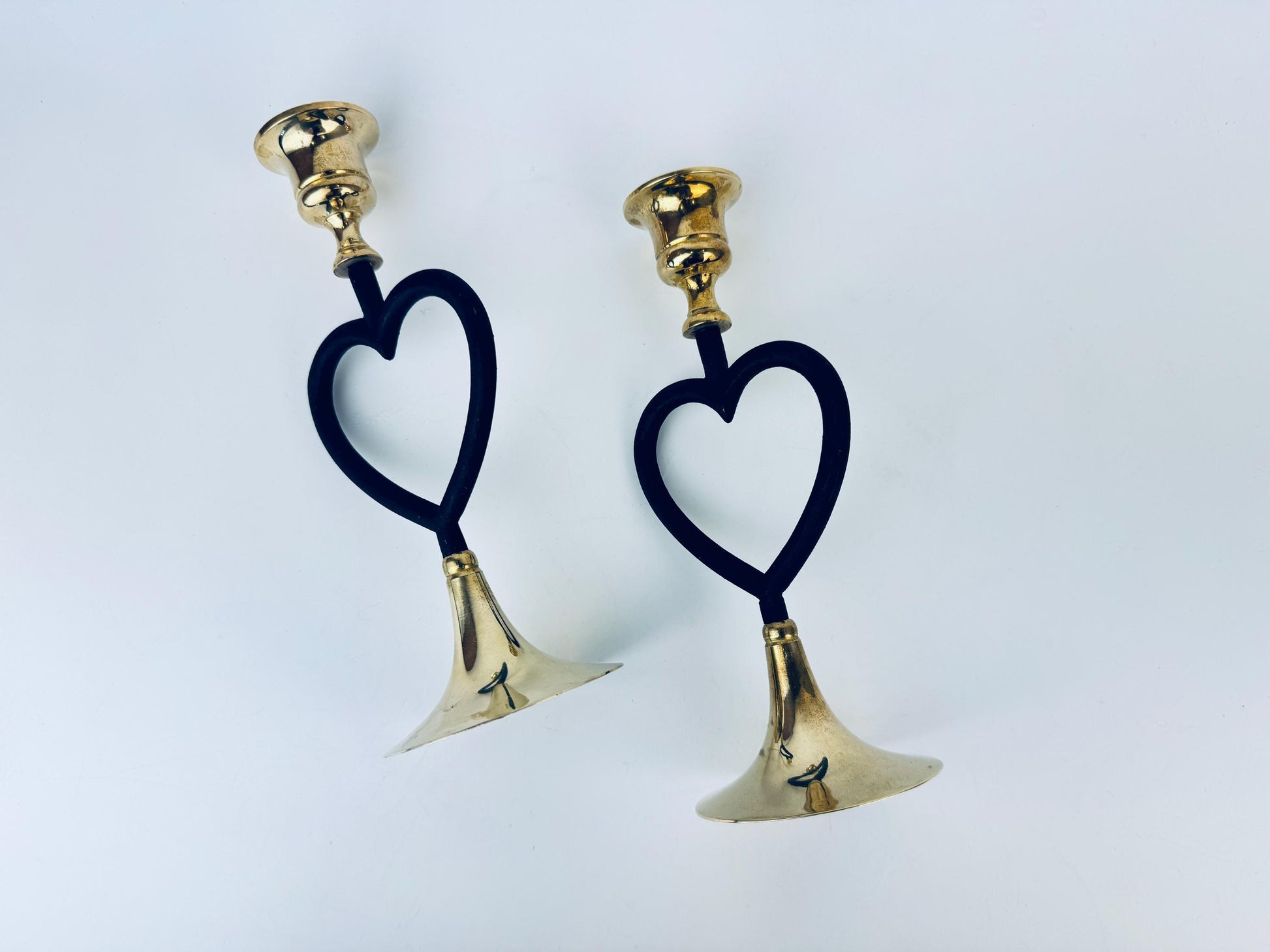 Product image for 'vintage brass heart candlestick holders romantic mid century pair' (view 314330)
