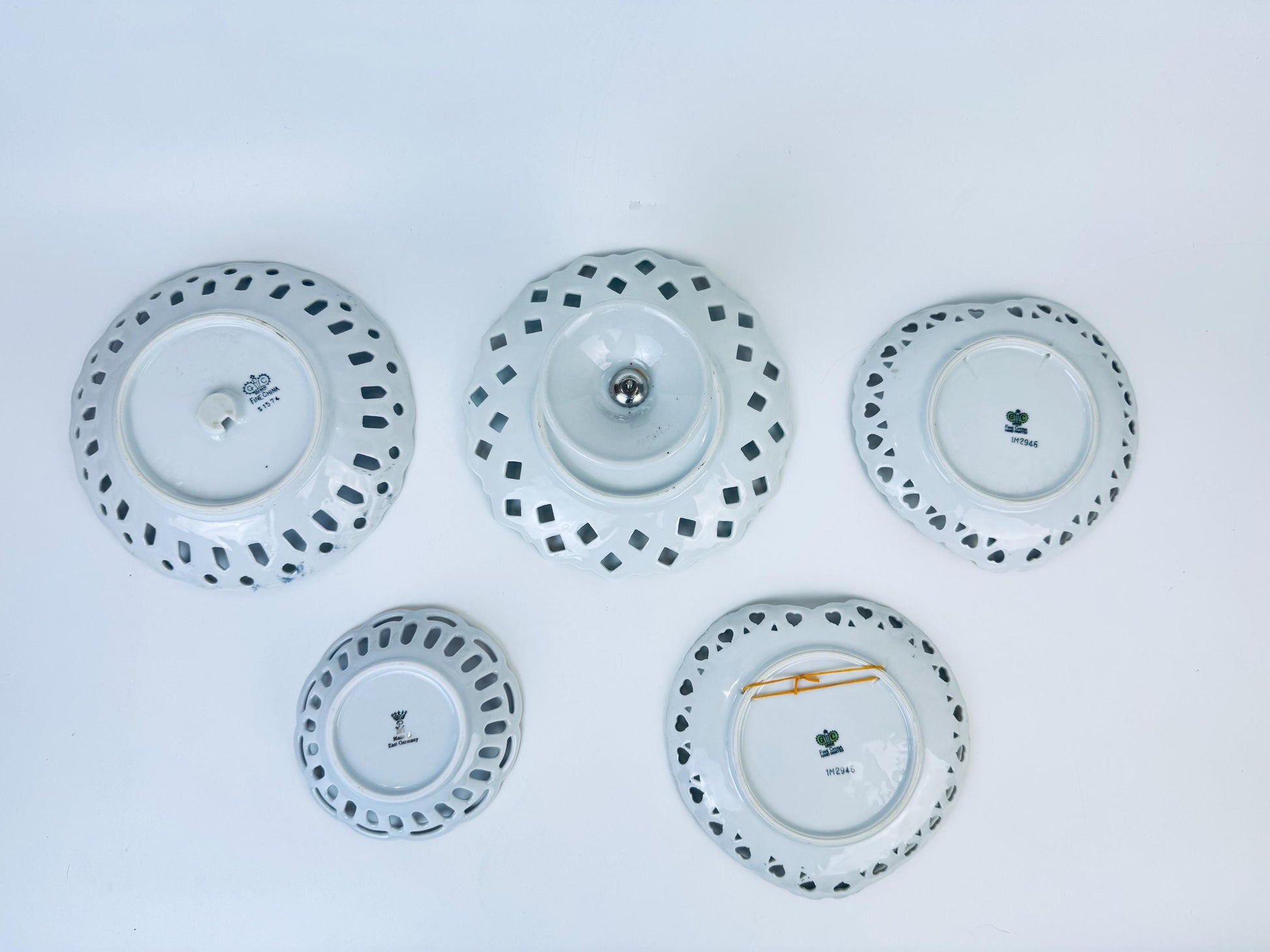 Product image for 'vintage scalloped white ceramic trinket dishes each sold separately' (view 6b962f)