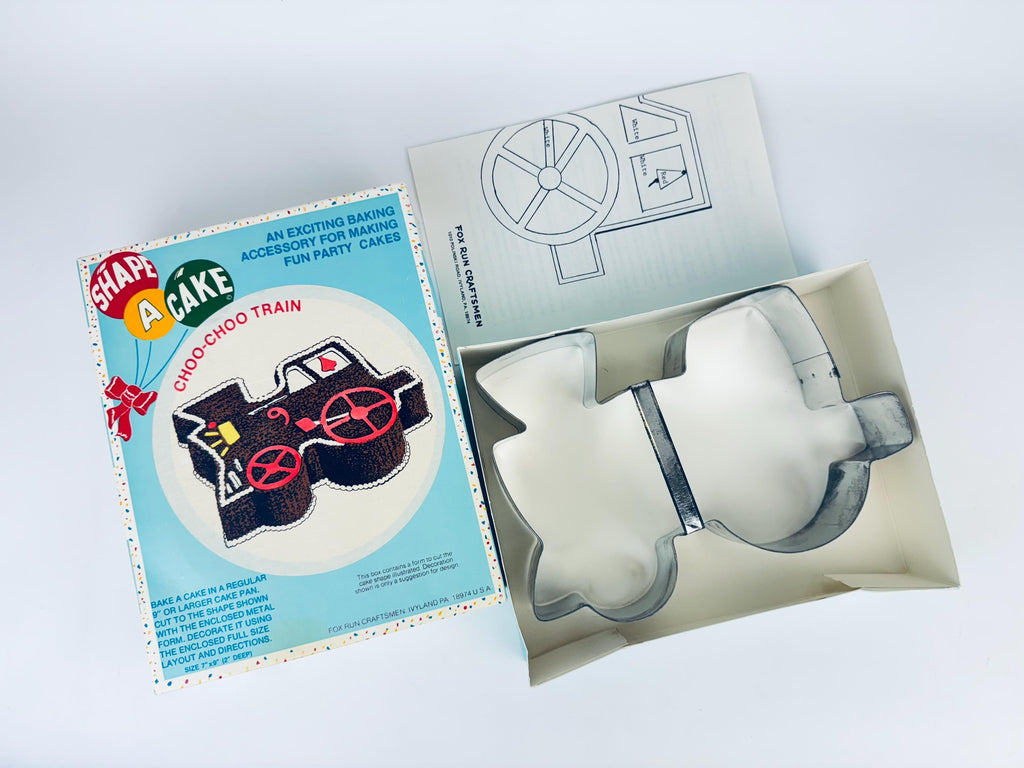 Product image for 'vintage silver train cake cutter 1970s shape a cake by fox run craftsmen tin party mold with box guide' (view 753713)