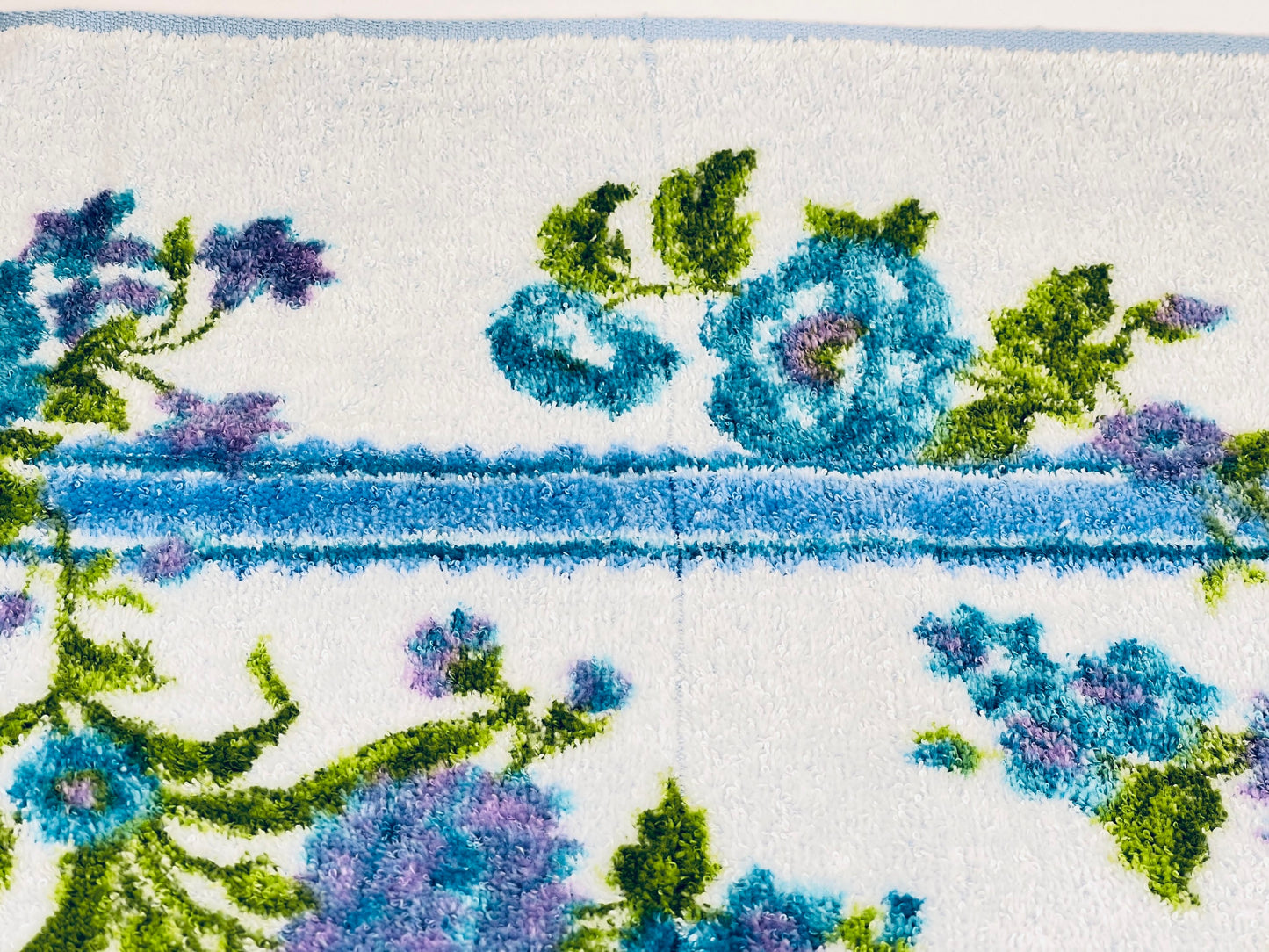 Product image for 'vintage blue floral fringe bath towel 1' (view 521a77)