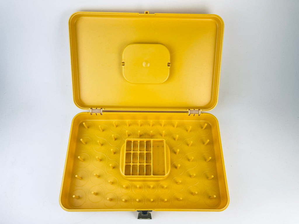 Product image for 'vintage wilson wil hold sewing box yellow gold swirl pattern with plastic organizers handle' (view 0bbad8)
