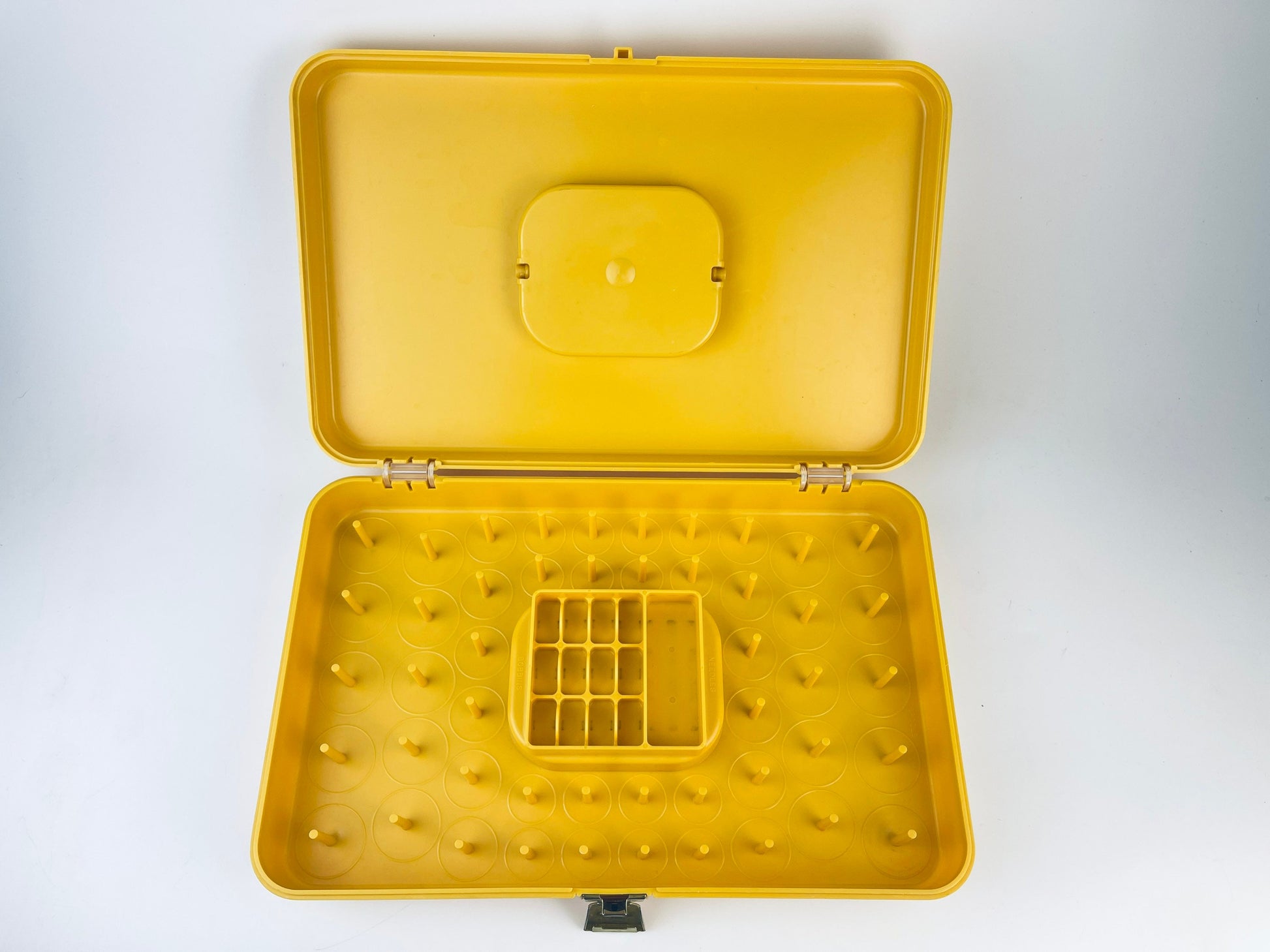 Product image for 'vintage wilson wil hold sewing box yellow gold swirl pattern with plastic organizers handle' (view 0bbad8)