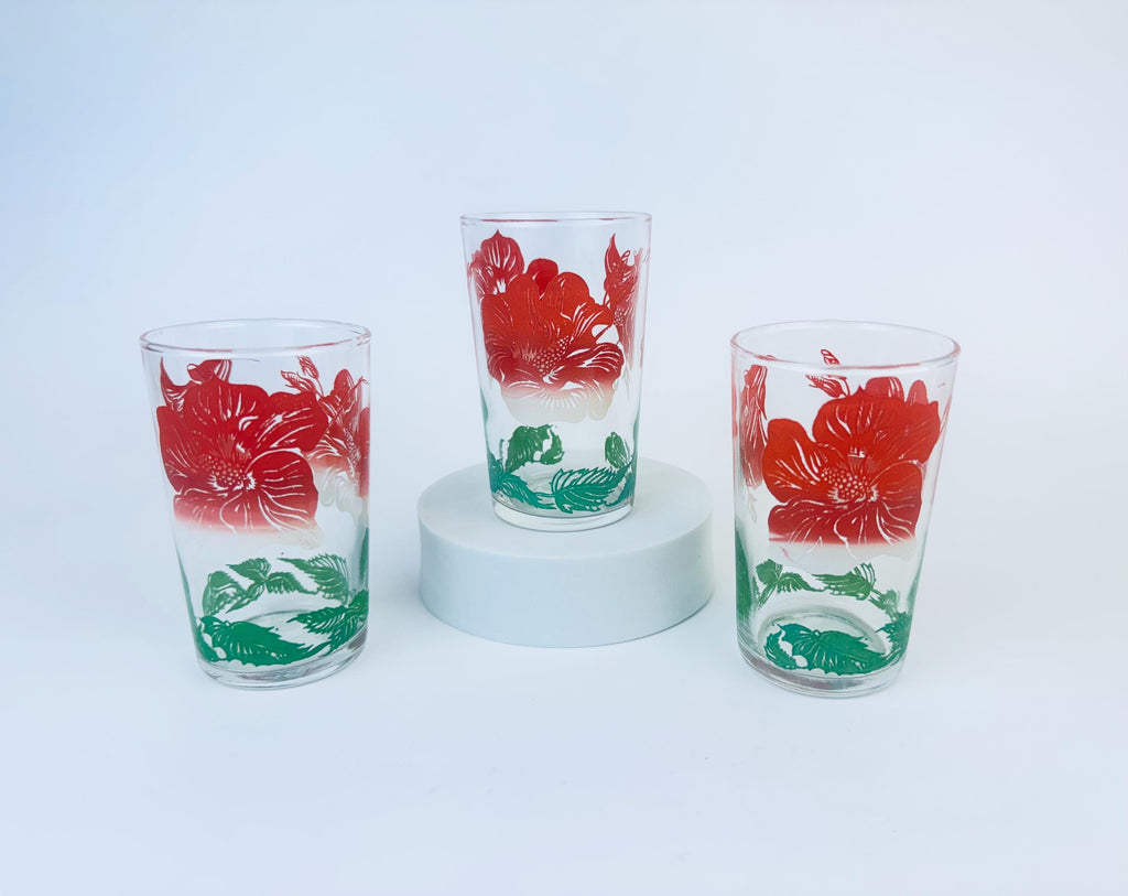 Product image for 'vintage red green floral juice glasses set of three 3' (view c8ecc4)