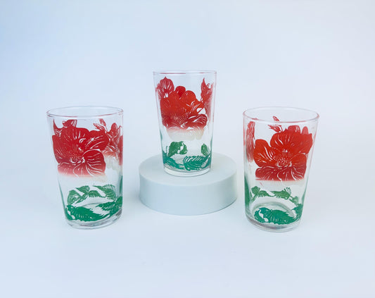 Product image for 'vintage red green floral juice glasses set of three 3' (view c8ecc4)