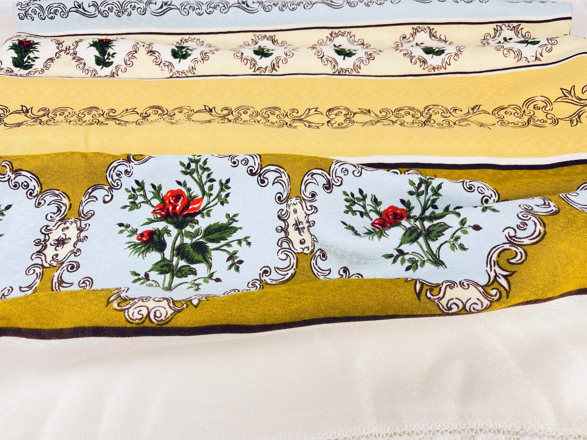 Product image for 'vintage rectangular table cloth napkin set set of twelve 12 lace edge' (view ad4c4b)