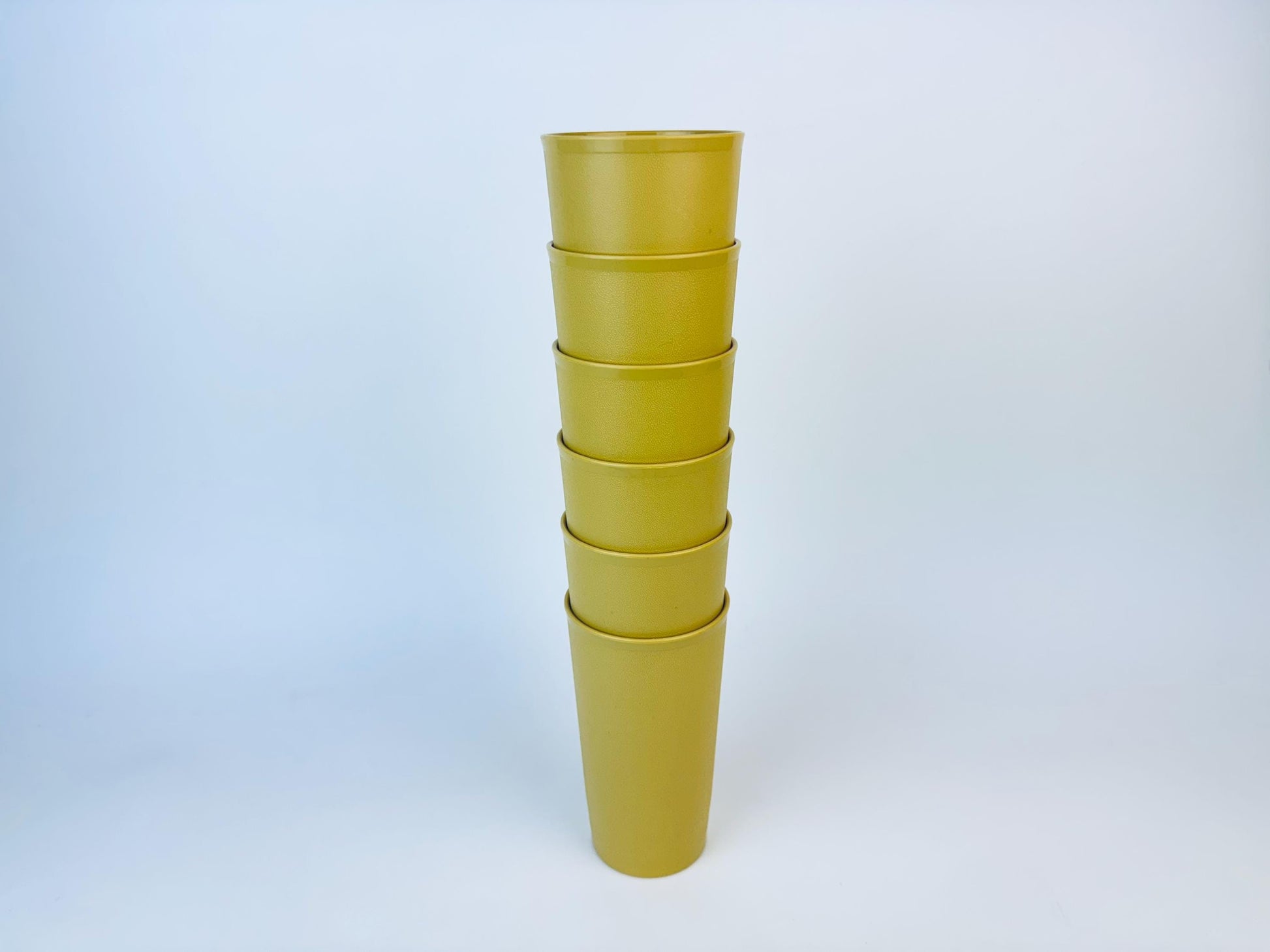 Product image for 'vintage golden harvest plastic tupperware cups set of six 6 made in canada' (view 0bf2b6)