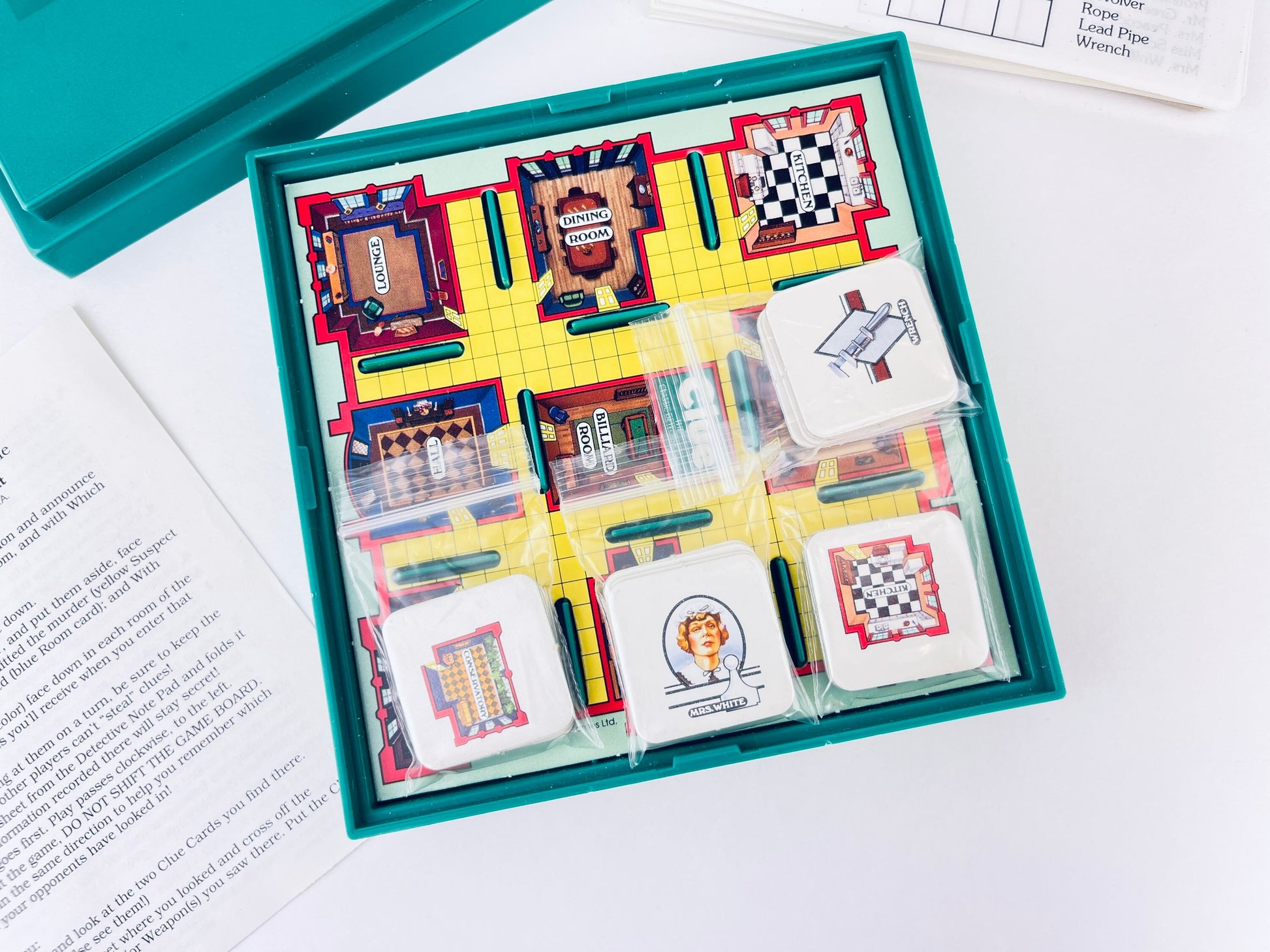 Product image for 'vintage clue travel car game parker brothers classic detective game' (view c6782e)