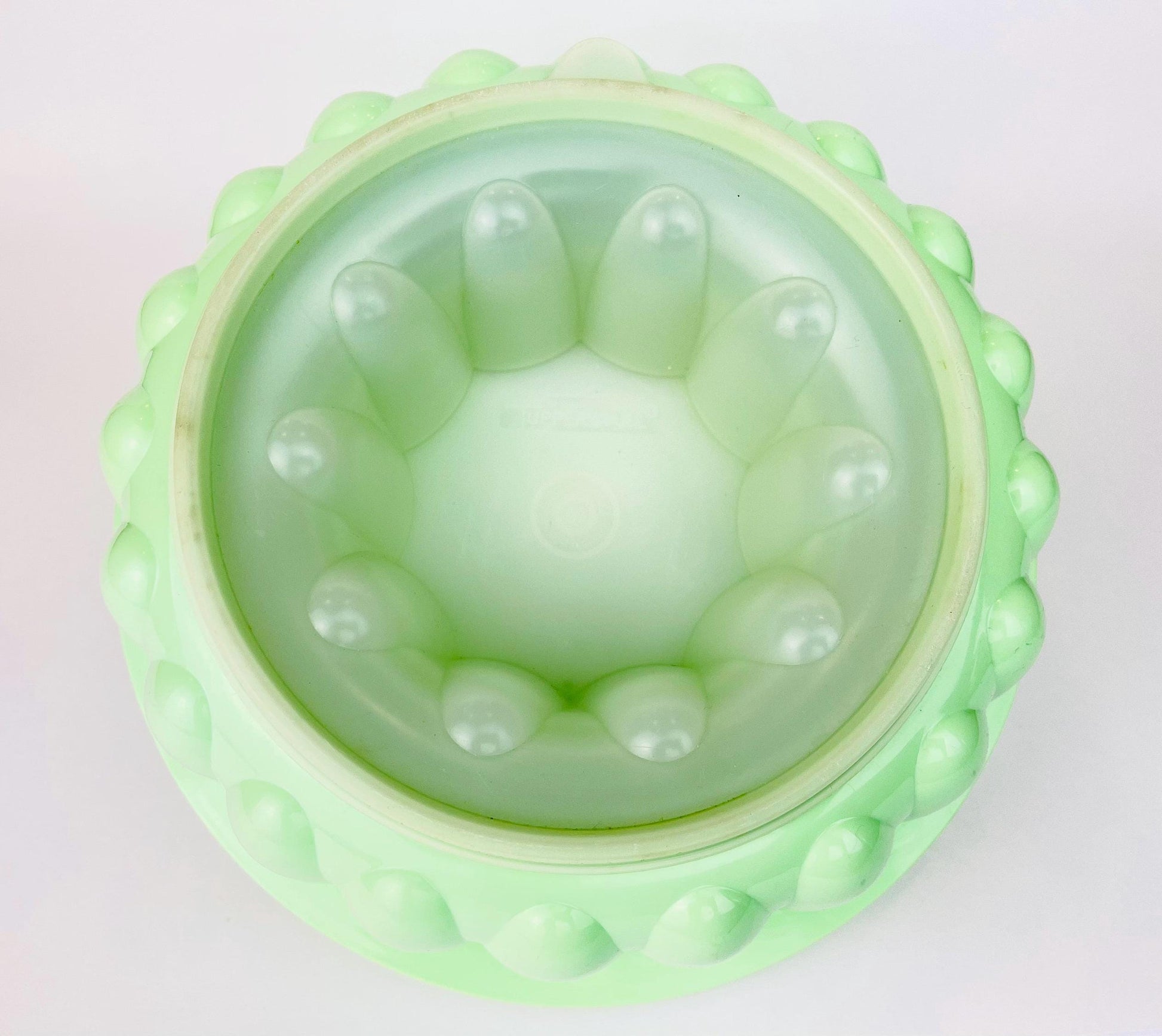 Product image for 'vintage tupperware jello mould lime green clear' (view 558772)