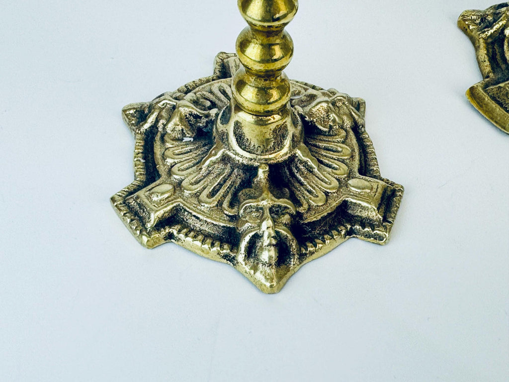 Product image for 'antique vintage english green man face solid brass candlestick holders set of two 2 made in england victorian era' (view 9a7b04)