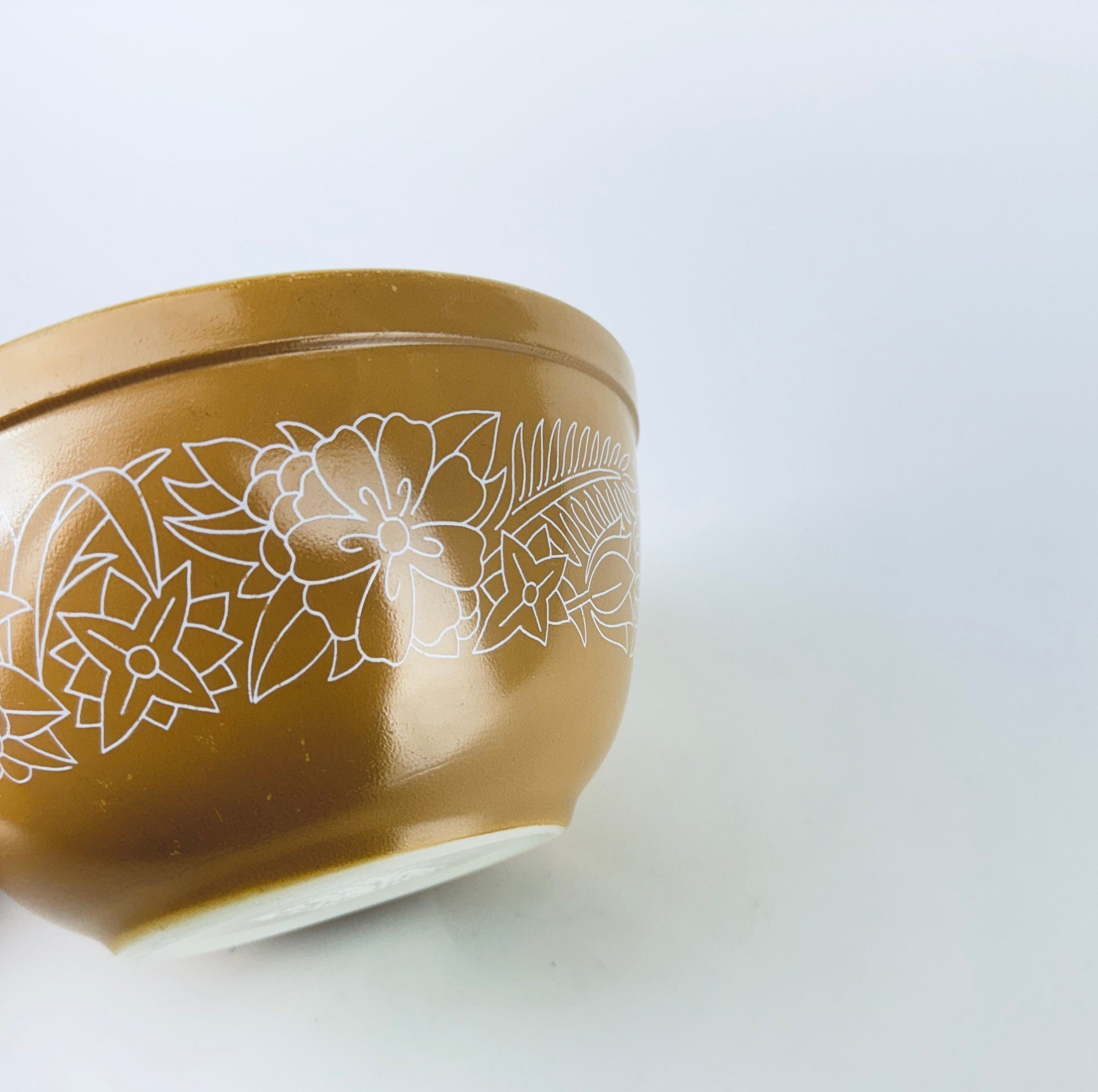 Product image for 'vintage light brown tan milk glass woodland pyrex mixing bowl 402 1 5l 1 1 2 qt' (view b82c54)
