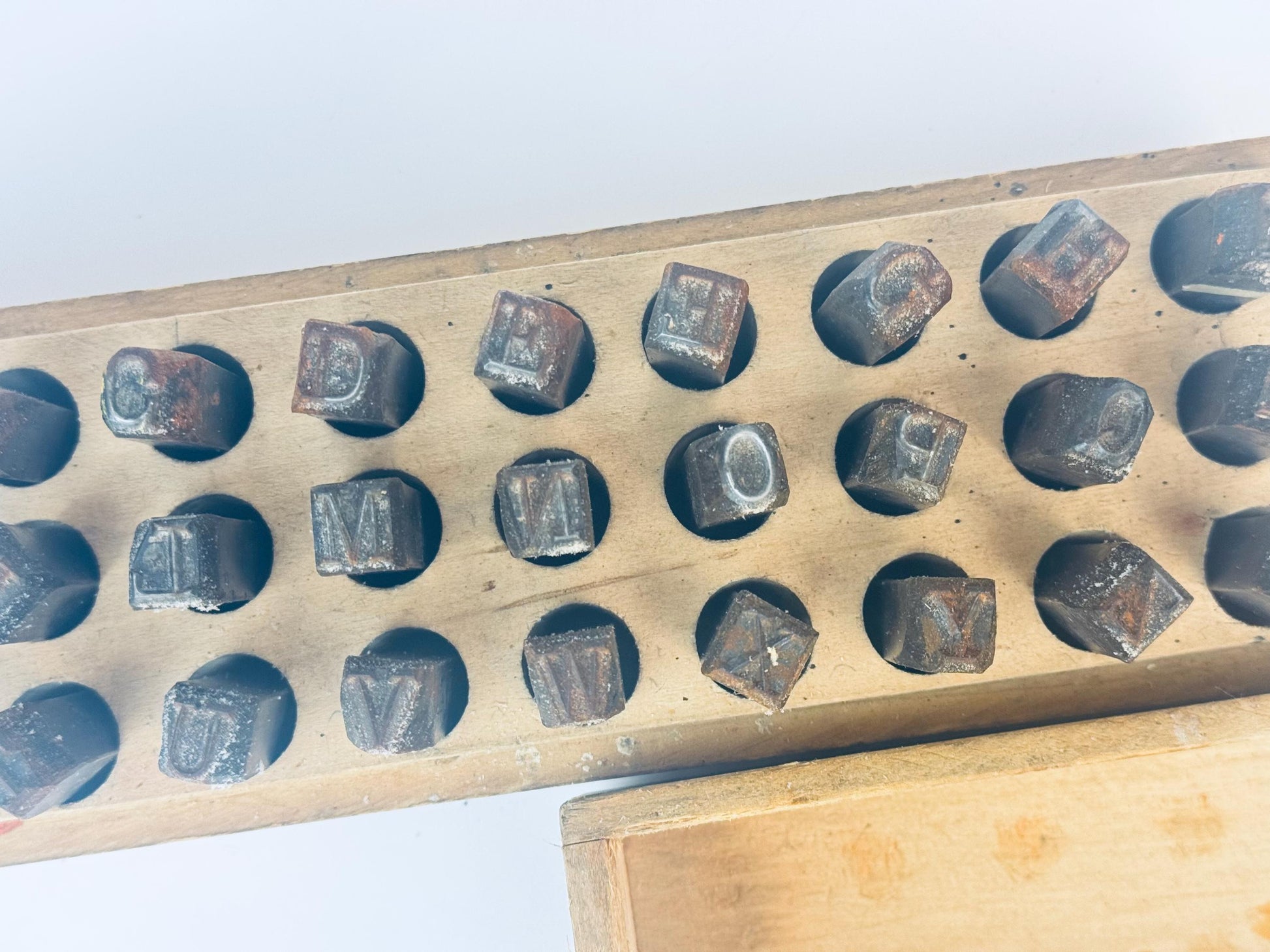 Product image for 'vintage young bros 3 8 steel letter punch set original dovetail wooden case' (view f3fea2)