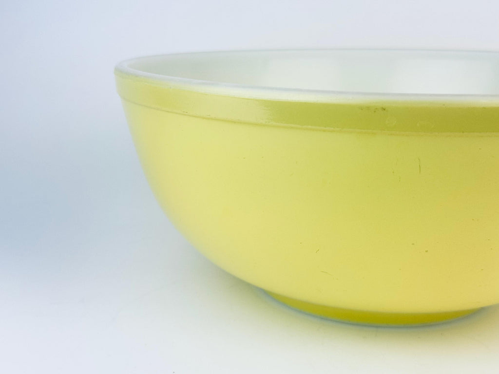 Product image for 'vintage pyrex primary colour yellow mixing bowl original colour bowl 1940s logo' (view 83adba)