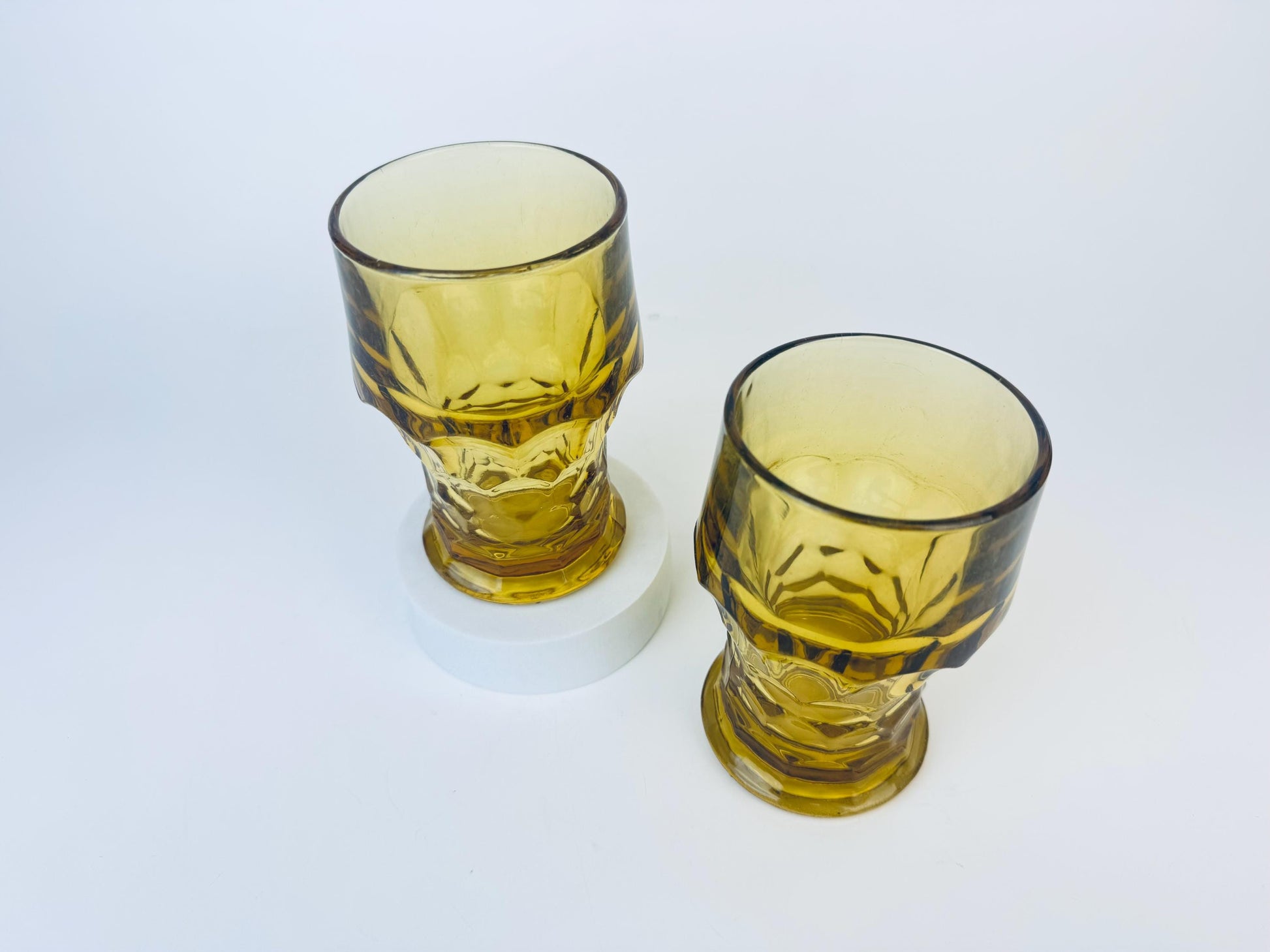 Product image for 'vintage amber chiselled heavy glass pedestal glasses set of two 2 anchor hocking made in usa' (view c00a67)