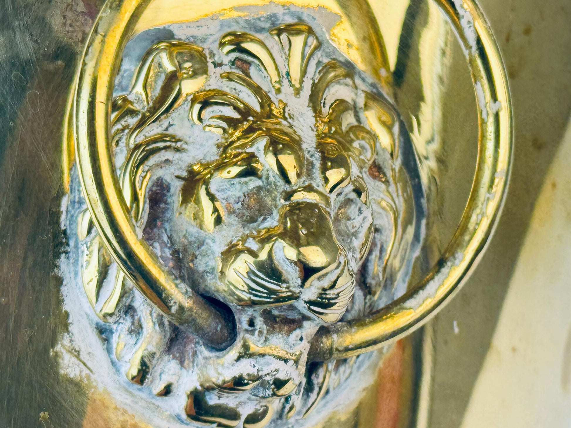 Product image for 'vintage ornate brass lion head ring pedestal planter umbrella holder attractive aged metal patina' (view 7ee147)
