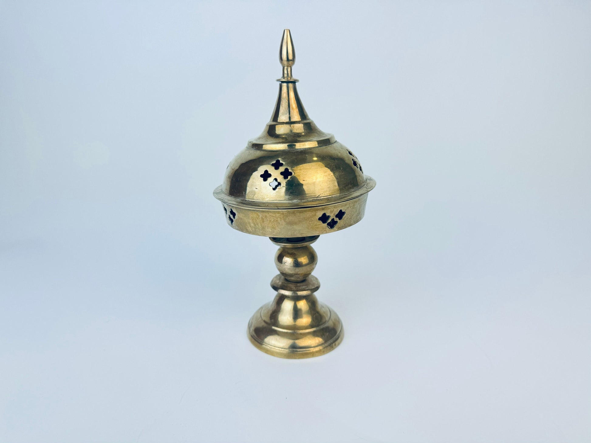 Product image for 'vintage solid brass pedestal incense burner' (view 142b1f)